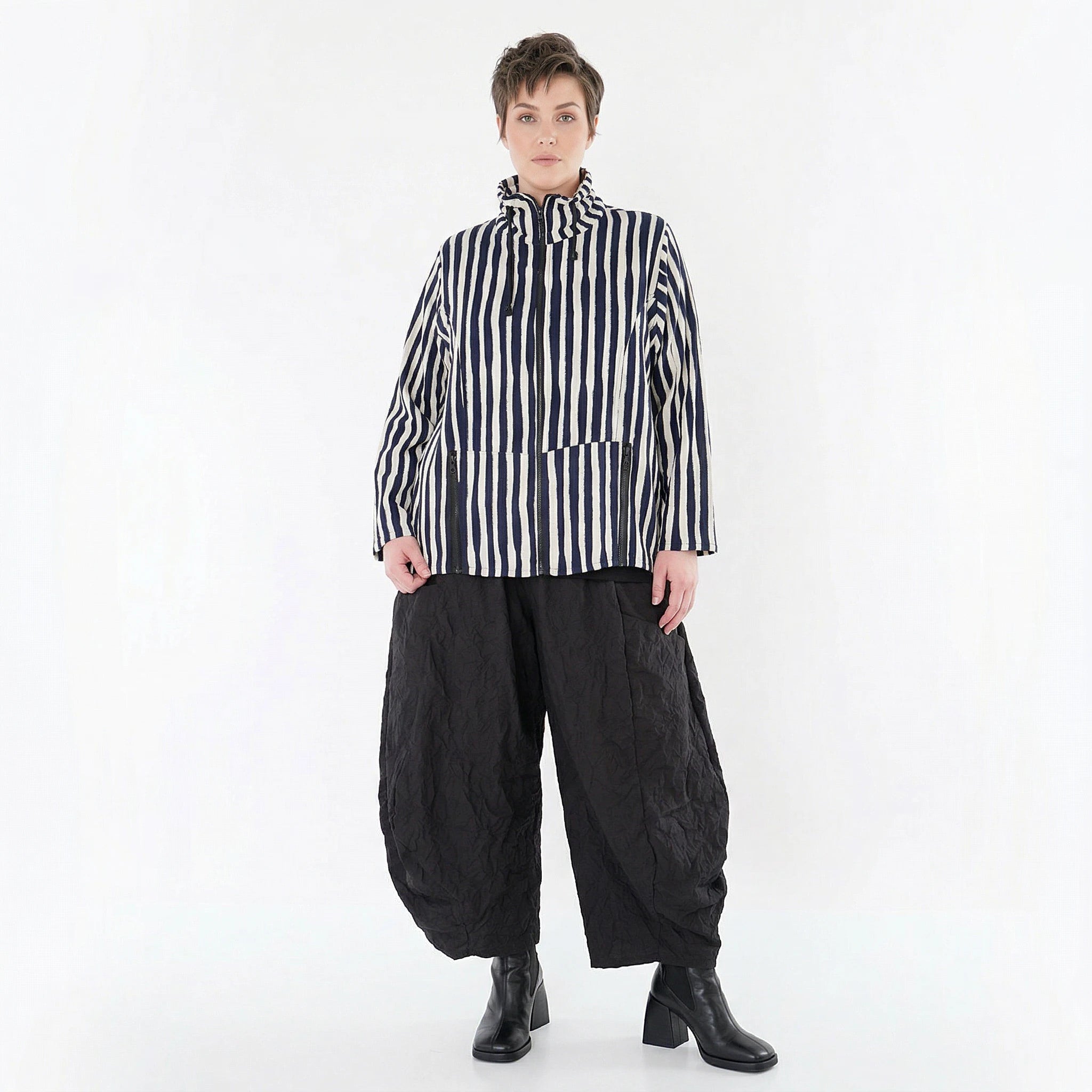 Kastige Jacke im ausgefallenen Lagenlook aus leichter Baumwollmischung mit Blockstreifen, Marine/Weiß