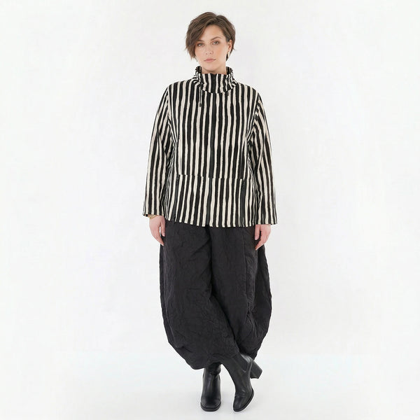 Luftige Oversize Lagenlook Jacke mit Stehkragen und ausgefallenen Blockstreifen, Schwarz/Weiß