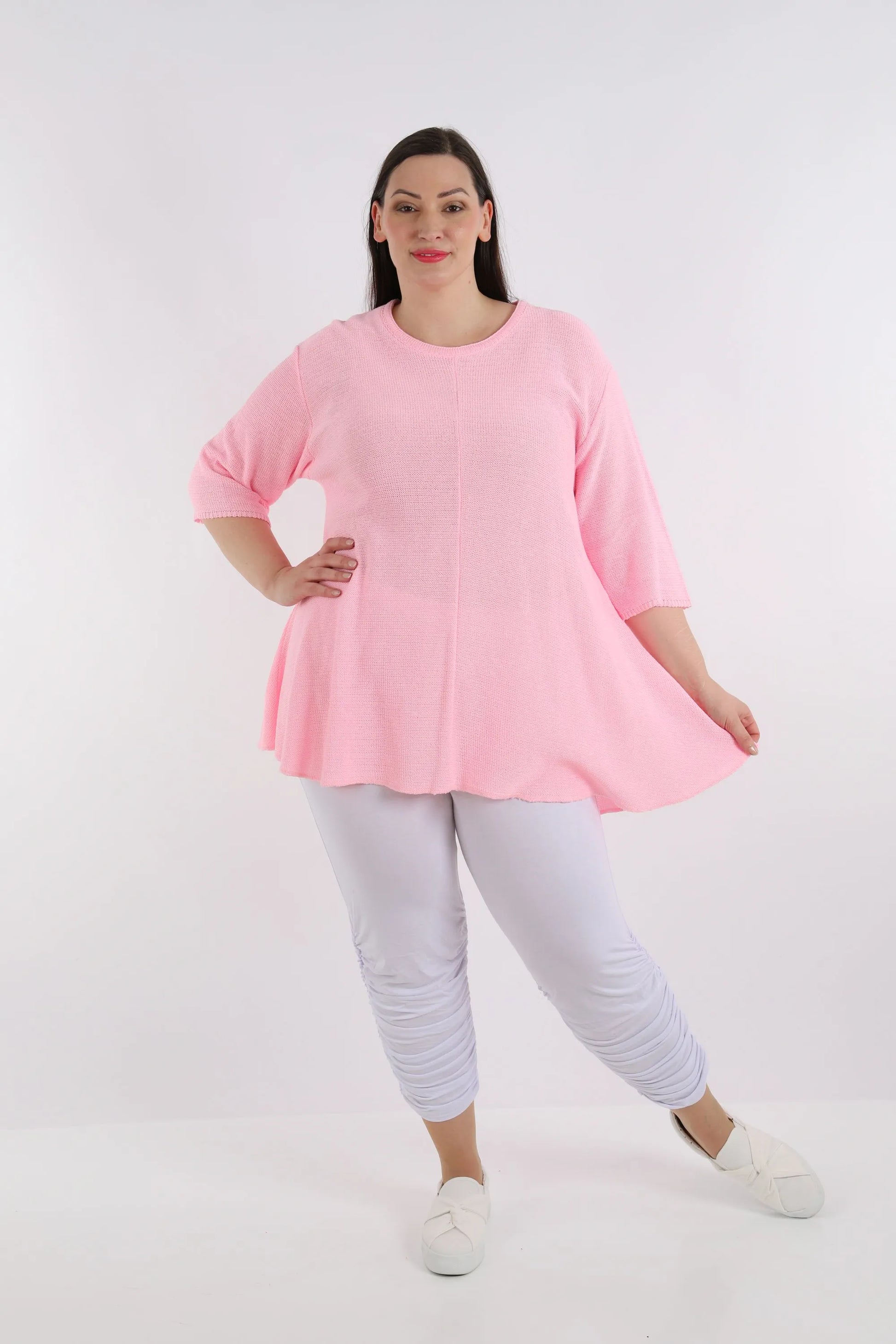  Luftiges Glocken-Shirt in zartem Rosa mit Rundhalsausschnitt und 7/8 Ärmeln für Plus Size Mode