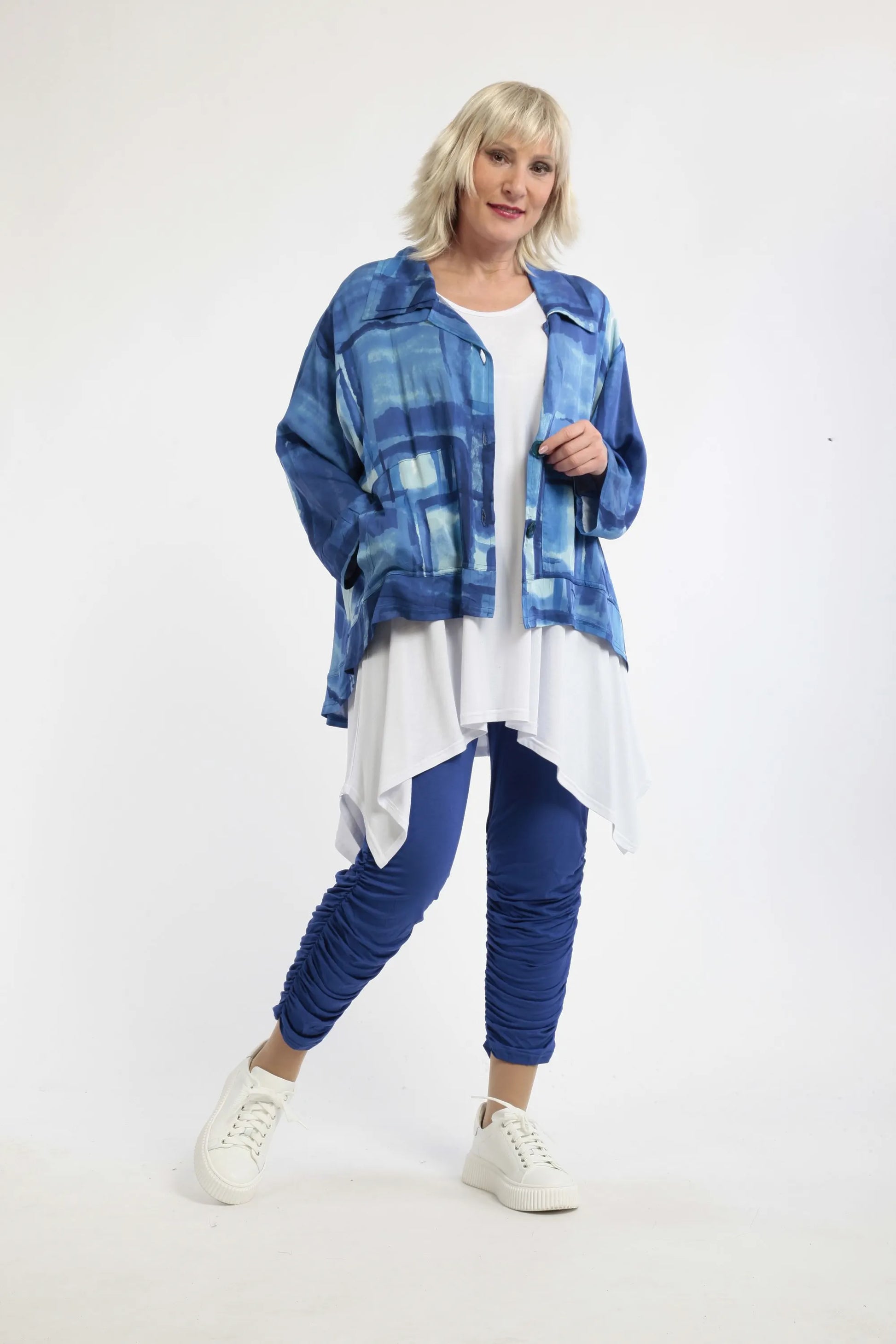  Lässige Jacke in leuchtendem Azurblau mit 3/4-Ärmeln und praktischem Lagenlook für Plus Size Style