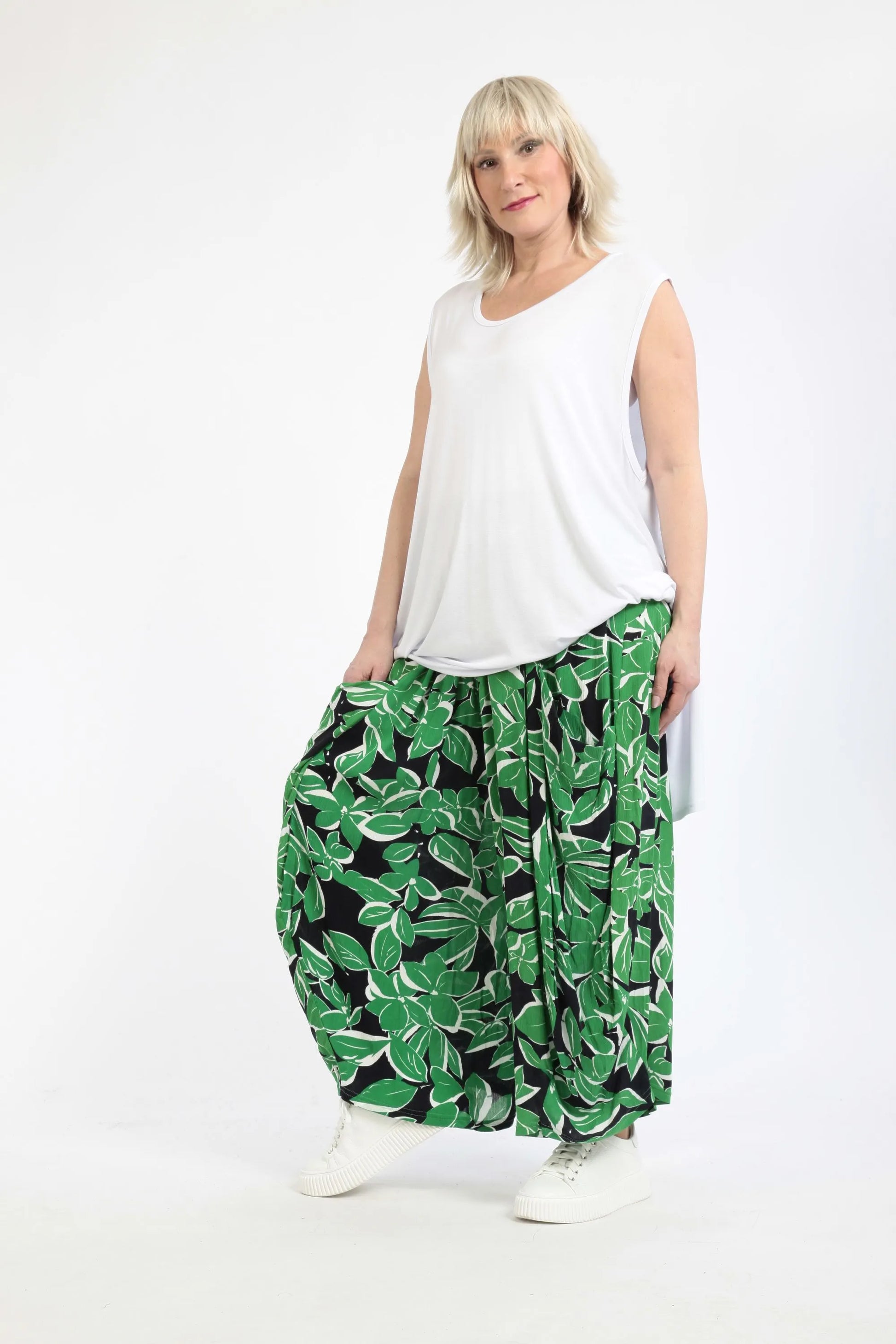  Luftige Ballonhose im Blumenmuster in Grün für lässigen Lagenlook und Plus Size Fashion