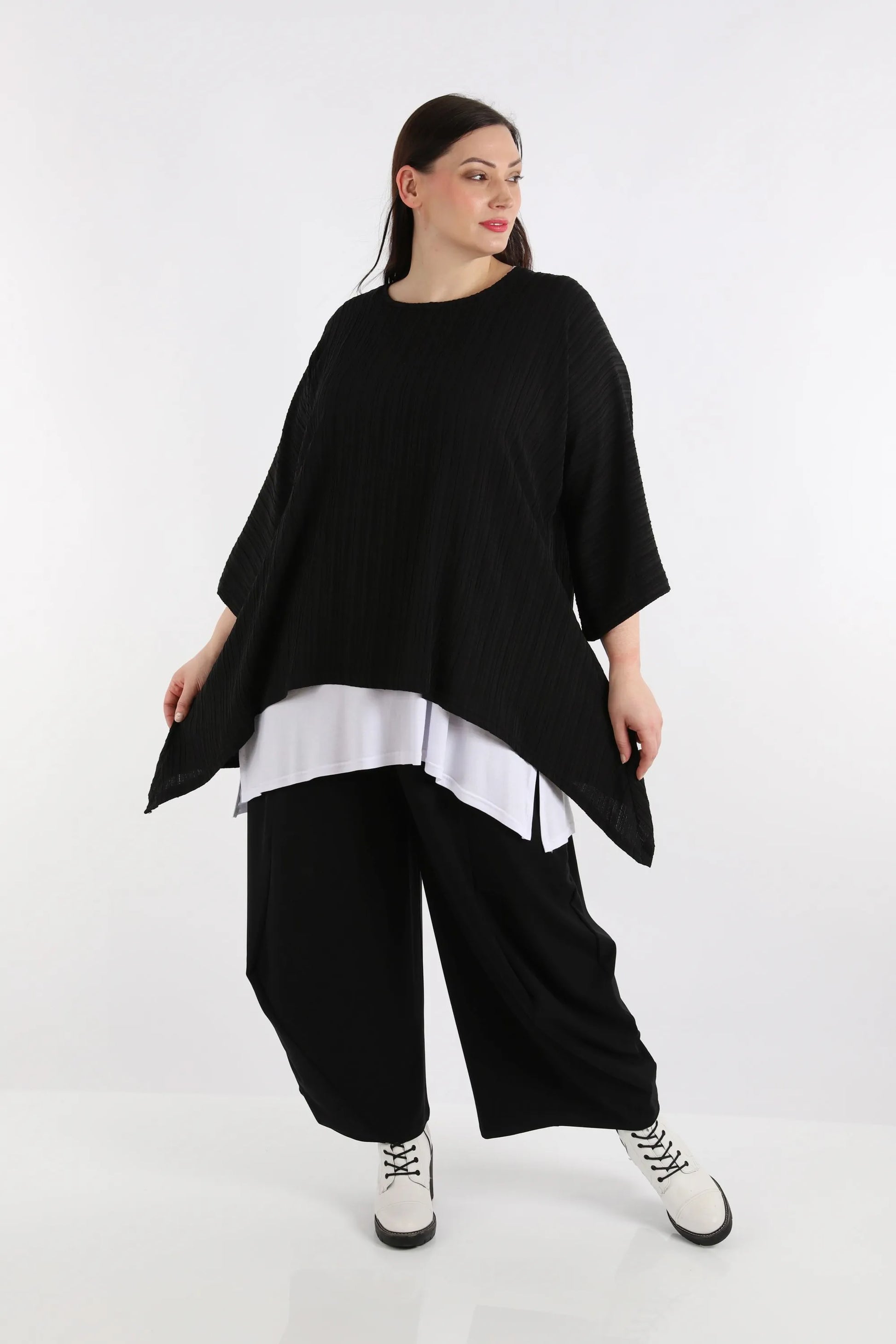  A-Form Shirt mit zeitlosem Lagenlook in klassischem Schwarz für leichten Oversize-Stil