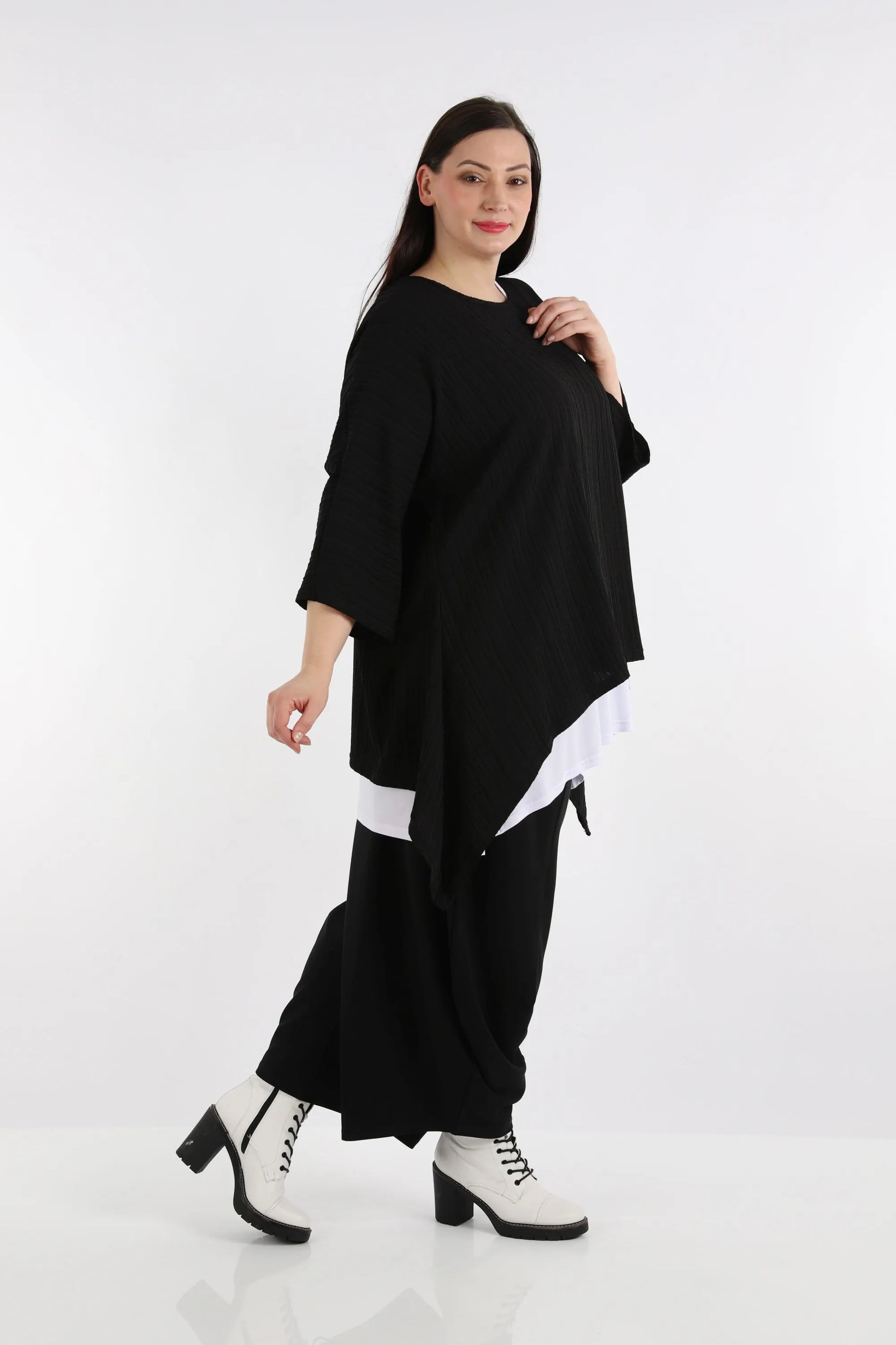  A-Form Shirt mit zeitlosem Lagenlook in klassischem Schwarz für leichten Oversize-Stil