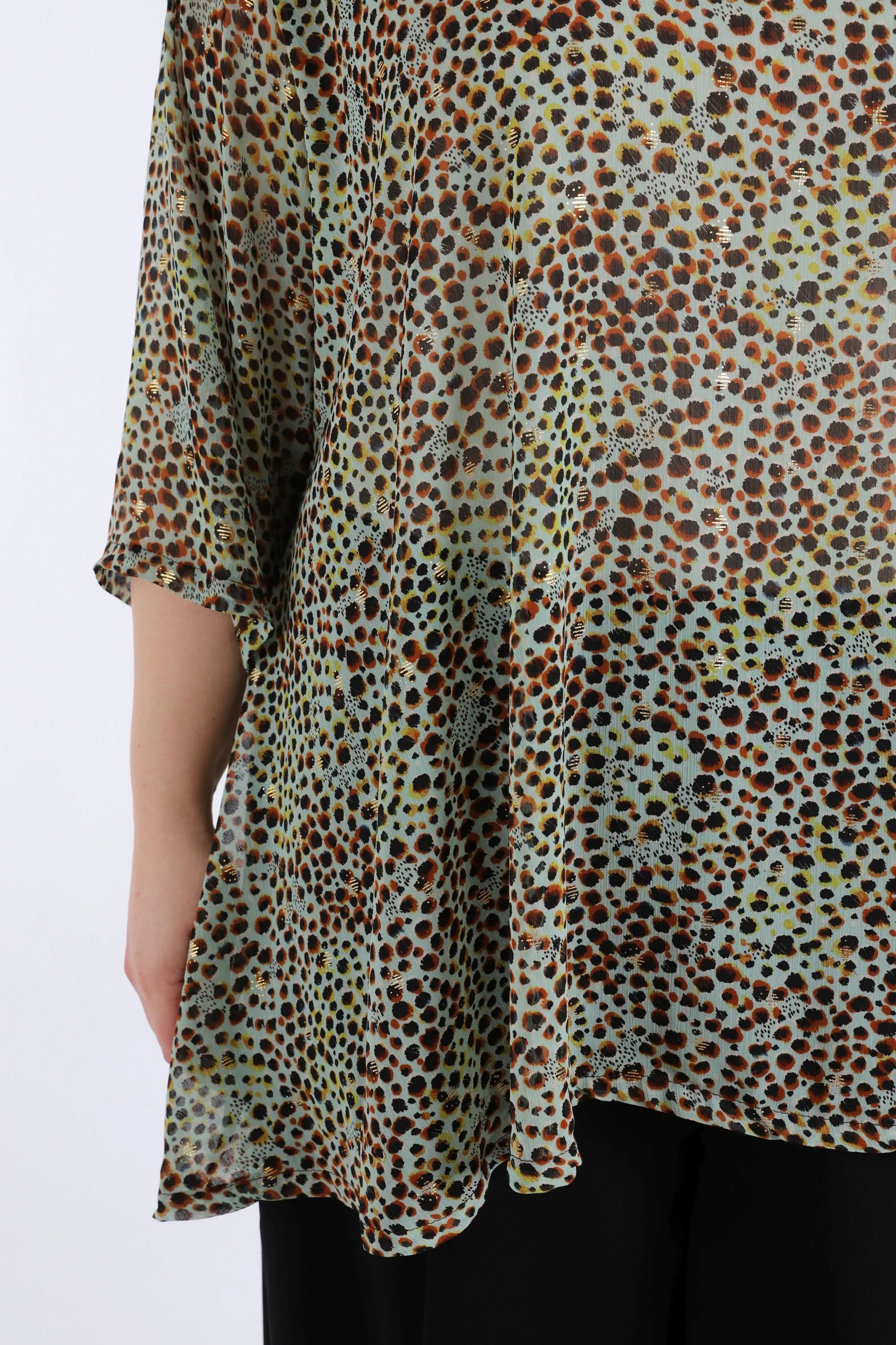  Luftiges A-Form Shirt mit Animal-Print in sanftem Mint und 3/4 Ärmeln für einen stilvollen Look