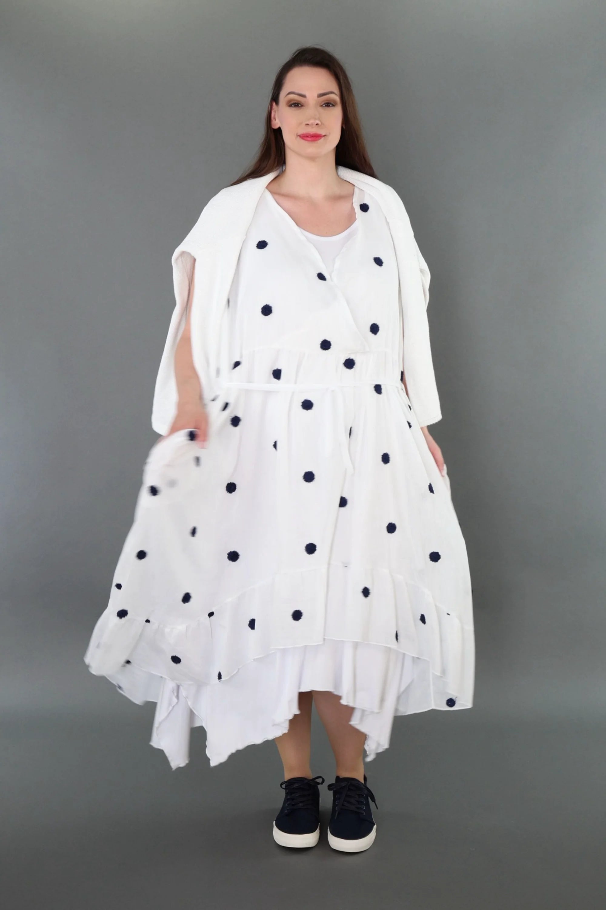  A-Form Kleid von AKH Premium aus Baumwolle, P1005.7115, Weiß/Dunkelblau, Punkte, Schick