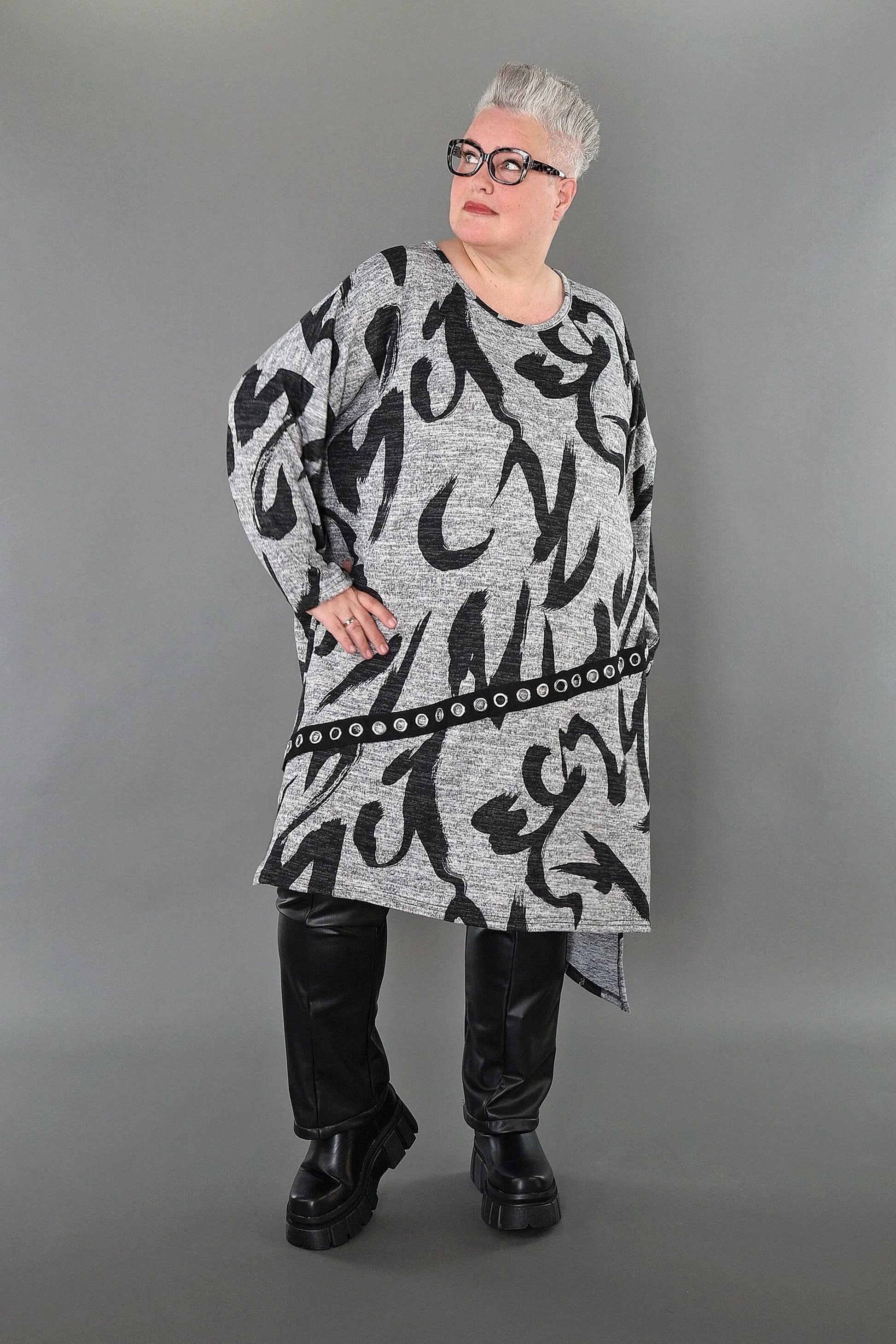 AKH Premium Bigshirt in asymmetrischer Form, aus Materialmix, P1006.7126, Grau/Dunkelgrau