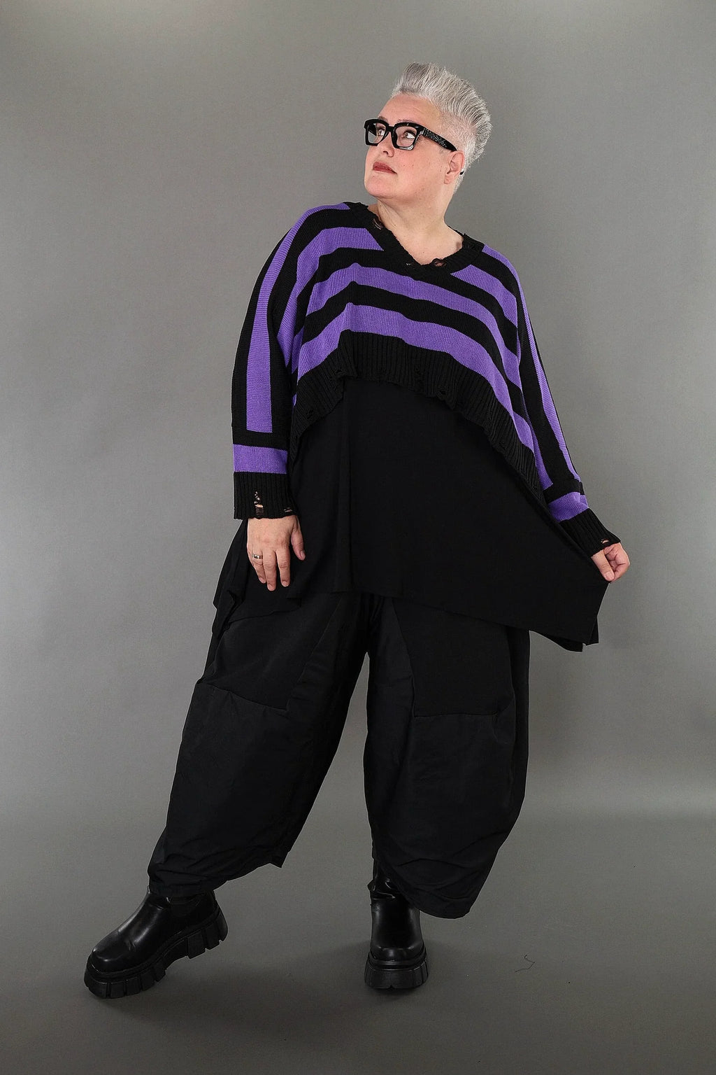  AKH Premium Überwurf in kastiger Form, aus Baumwolle, P1007.2537, Schwarz/Lavendel, Schick