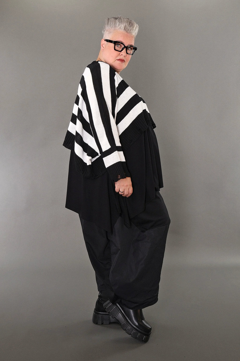  AKH Premium Überwurf in kastiger Form, aus Baumwolle, P1007.2537, Schwarz/Weiß, Schick