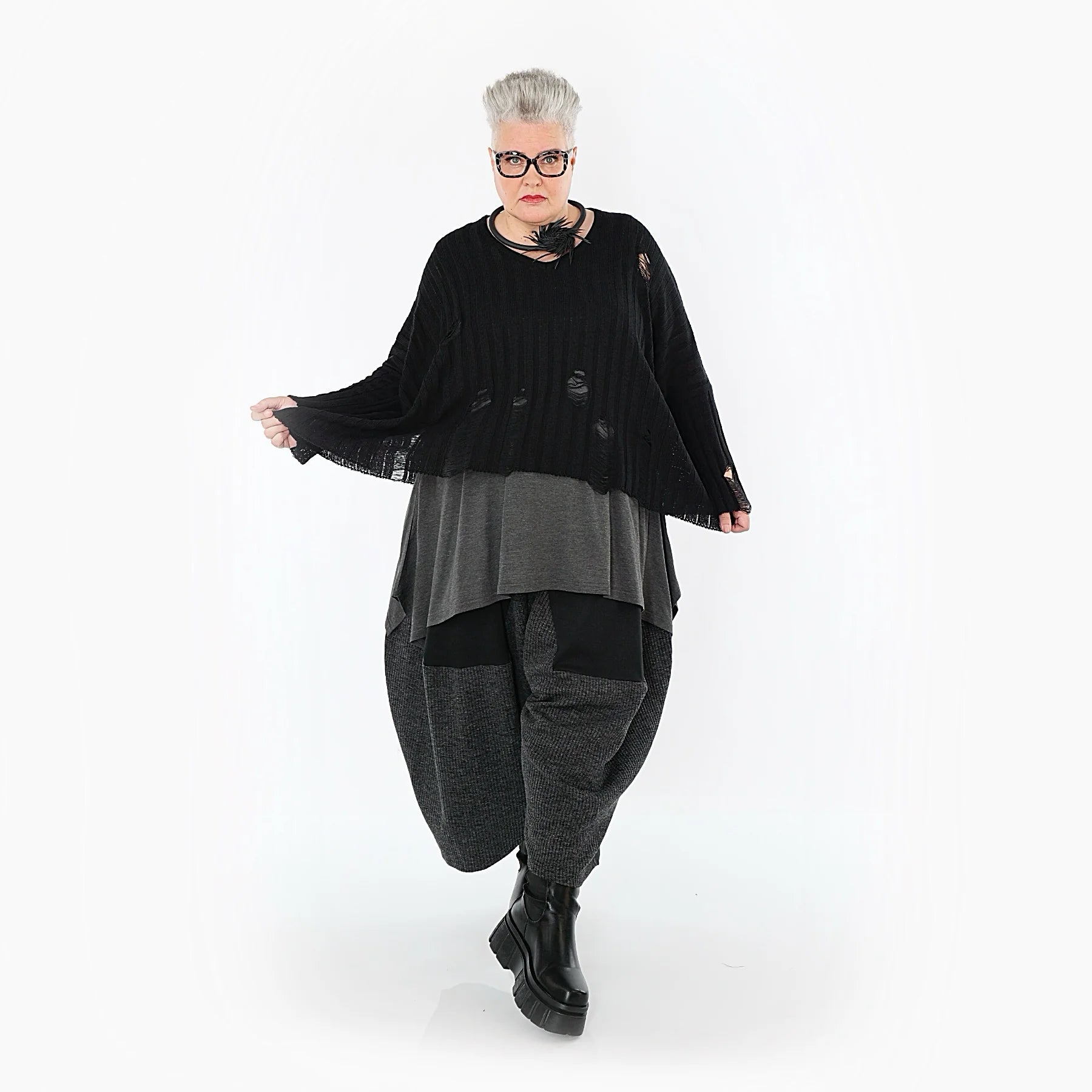  AKH Premium Bigshirt in kastiger Form, aus Baumwolle, P1009.2543, Schwarz, Ausgefallen