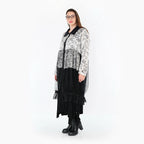  AKH Premium Bluse in gerader Form, aus Viskose, P1010.7136, Schwarz/Weiß, Grafik, Schick