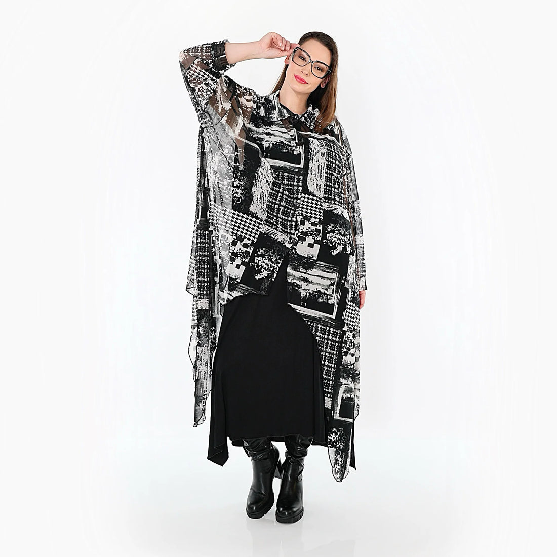  Zipfel Bluse von AKH Premium aus Viskose, P1011.7135, Weiß/Grau, Kringel, Ausgefallen