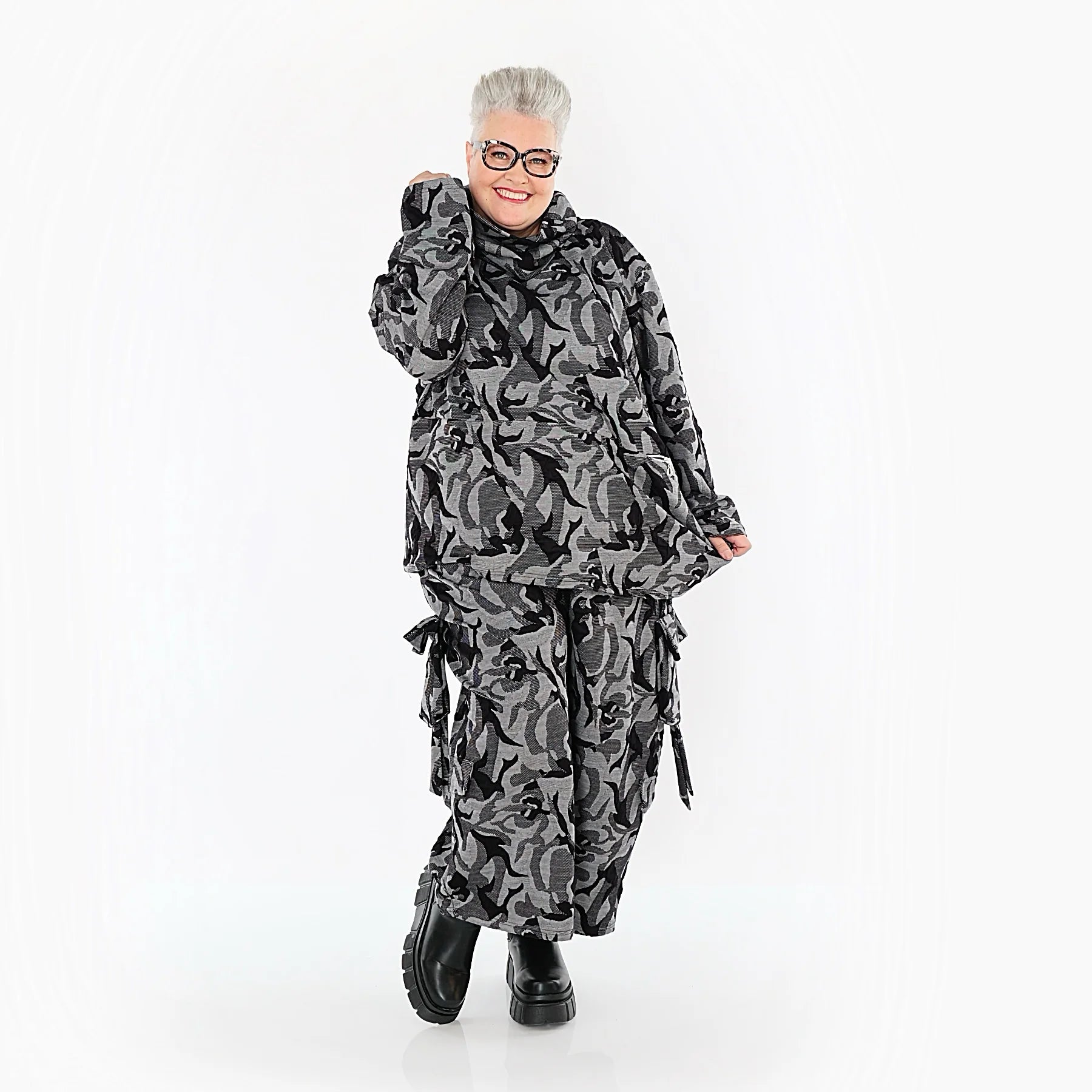  AKH Premium Bigshirt in gerader Form, aus Viskose, P1012.7142, Grau/Schwarz, Wellen, Schick