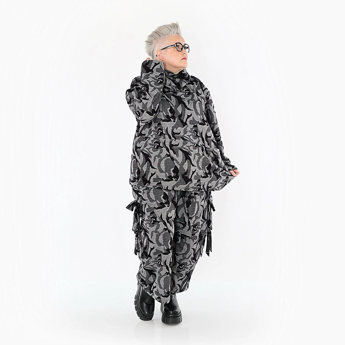  AKH Premium Bigshirt in gerader Form, aus Viskose, P1012.7142, Grau/Schwarz, Wellen, Schick