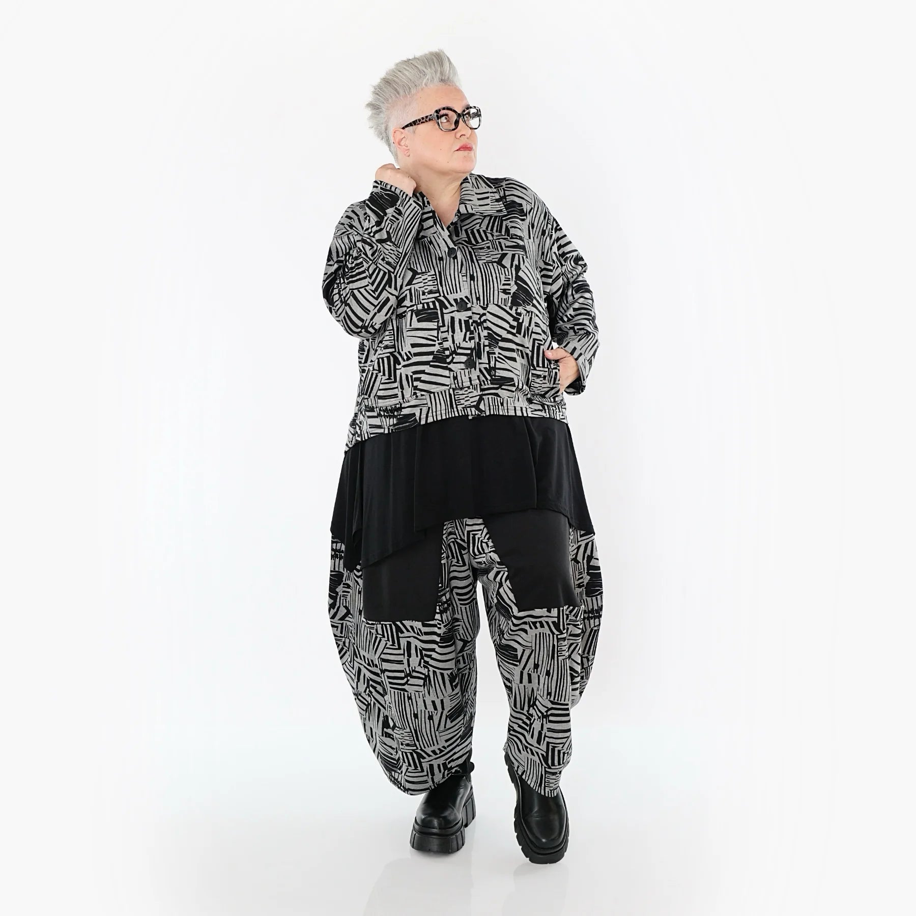  AKH Premium Jacke in gerundeter Form, aus Viskose, P1014.6910, Grau/Schwarz, Streifen