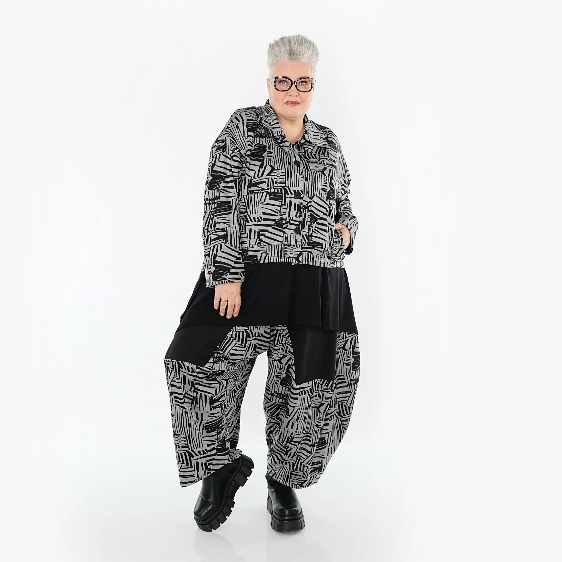  AKH Premium Jacke in gerundeter Form, aus Viskose, P1014.6910, Grau/Schwarz, Streifen