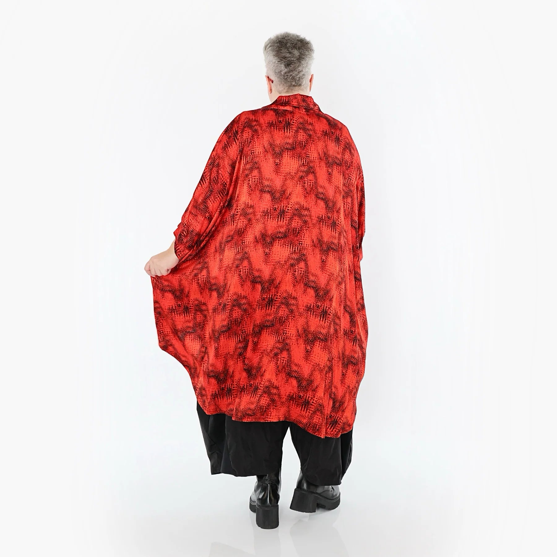  AKH Premium Bluse in Vokuhila-Form, aus Viskose, P1015.7146, Rot/Schwarz, Grafik, Schick