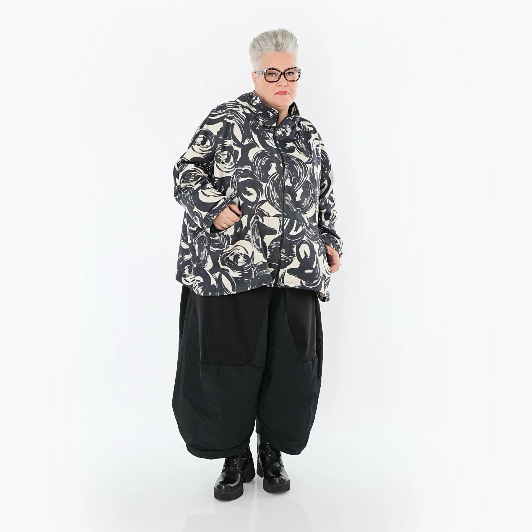  AKH Premium Jacke in kastiger Form, aus Polyester, P1016.7104, Ecru/Schwarz, Pinselstrich