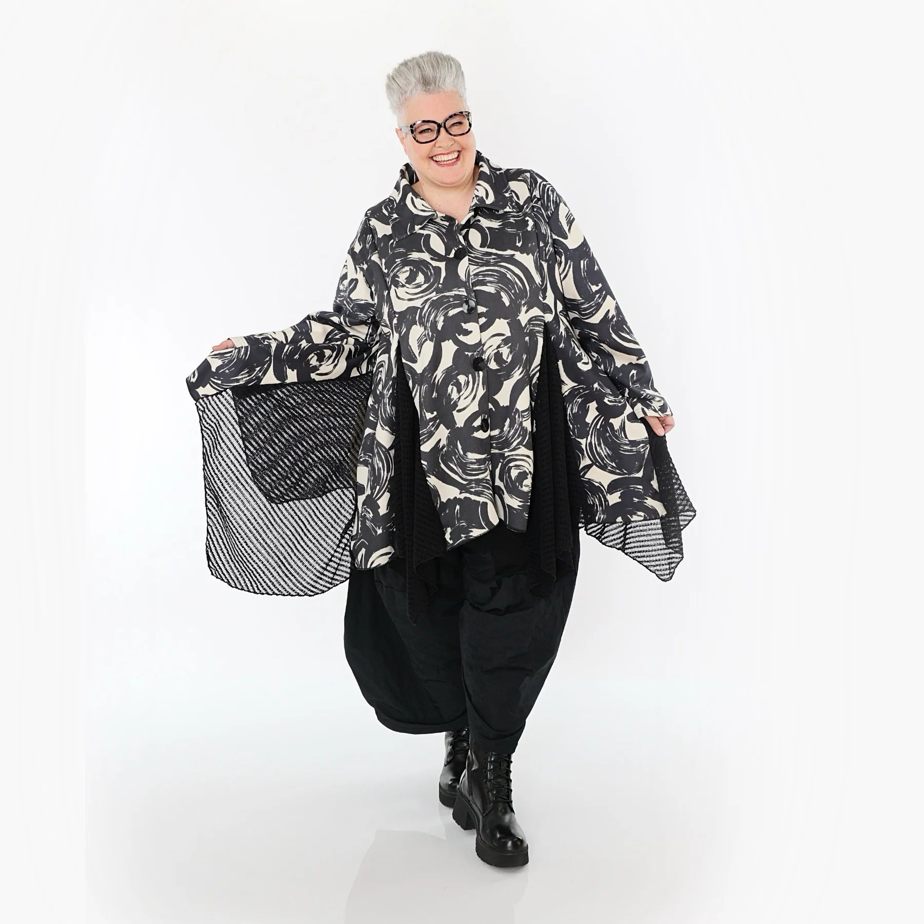  AKH Premium Jacke in Glocken-Form, aus Polyester, P1016.7148, Ecru/Schwarz, Pinselstrich