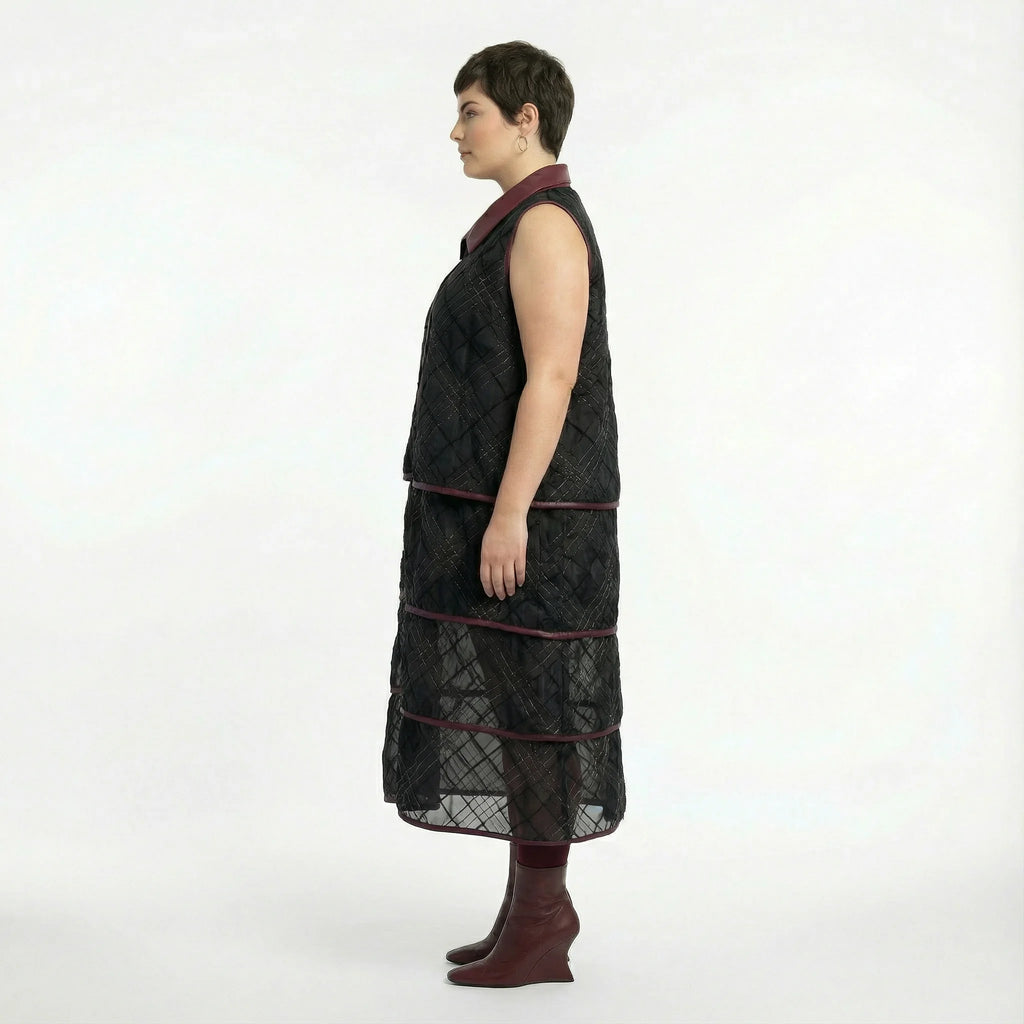  A-Form Weste von AKH Premium aus Materialmix, P1028.7120, Schwarz-Weinrot, Ausgefallen