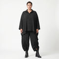 Luftig leichte A-Form Bluse im lässigen Lagenlook mit ausgefallenem Punktedesign, Schwarz/Weiß