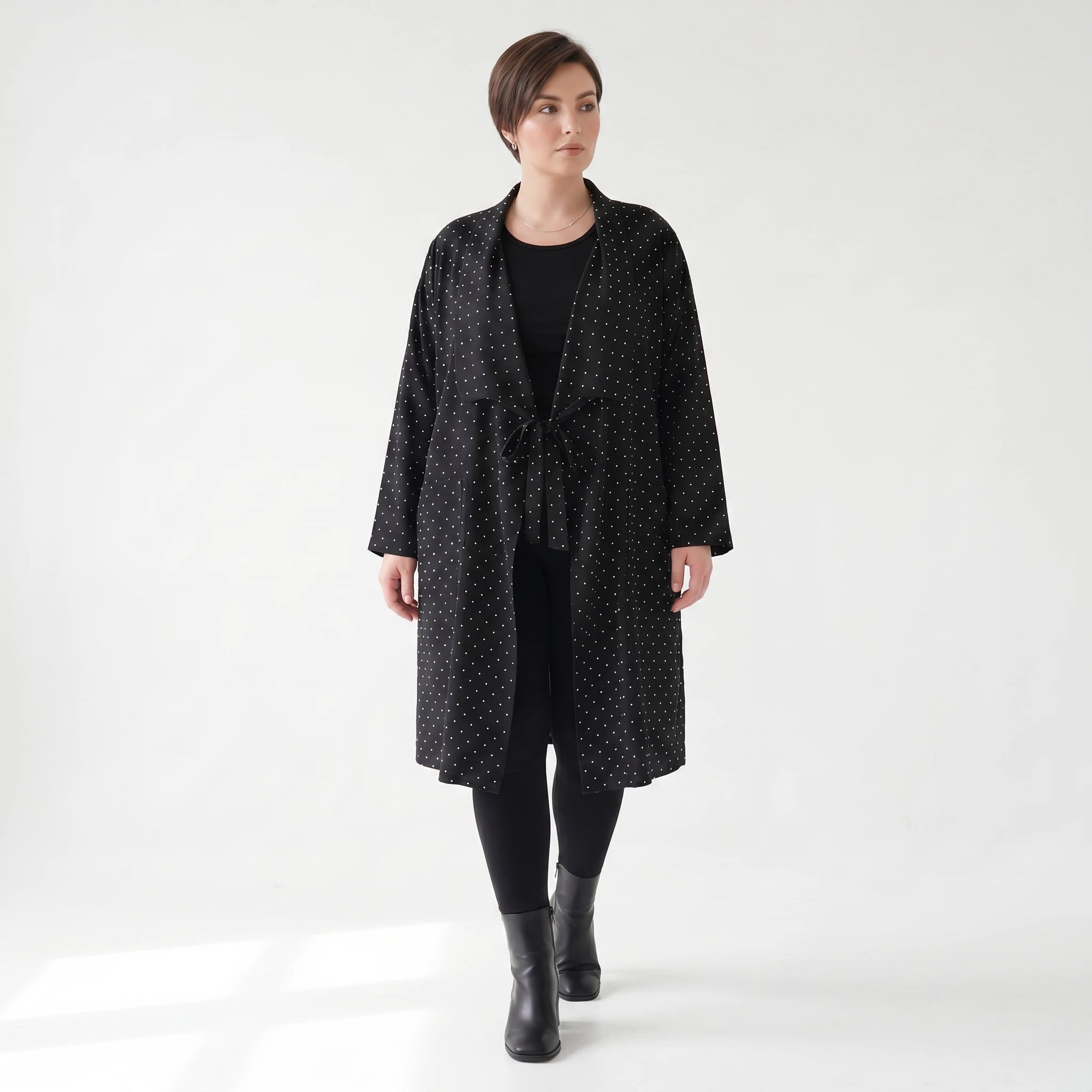 Luftiger Lagenlook Cardigan aus feiner Popeline, leger mit Zierfalte und Punkten, Schwarz/Weiß