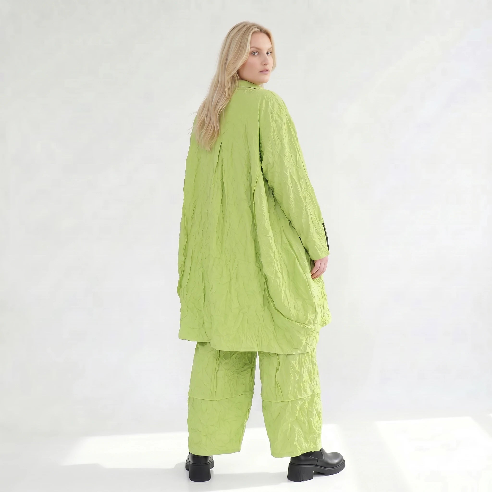 Luftige Oversize Jacke im ausgefallenen Ballonstil mit crash Popeline und legerem Lagenlook, Apfelgrün