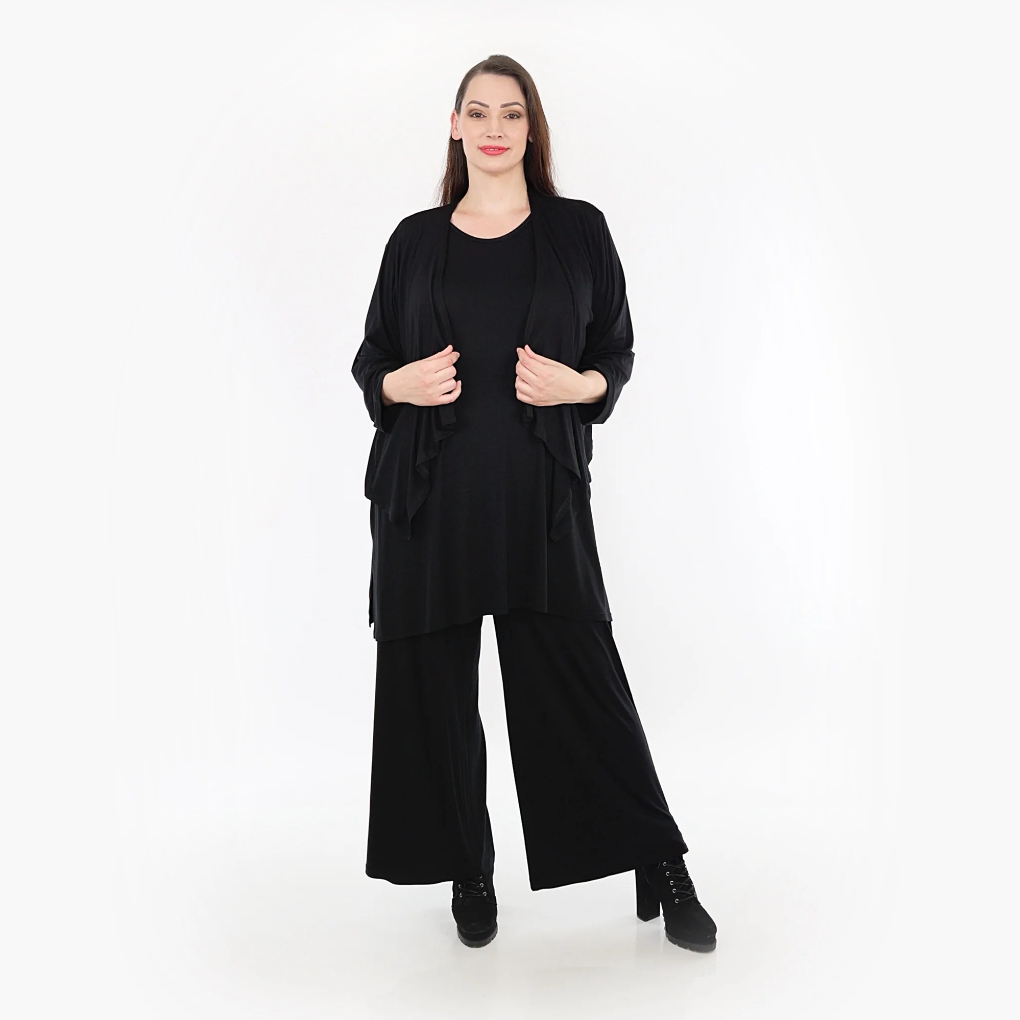  Zipfeljacke in Schwarz – lässiger Look aus leichtem Jersey mit optimalem Tragekomfort für Plus Size