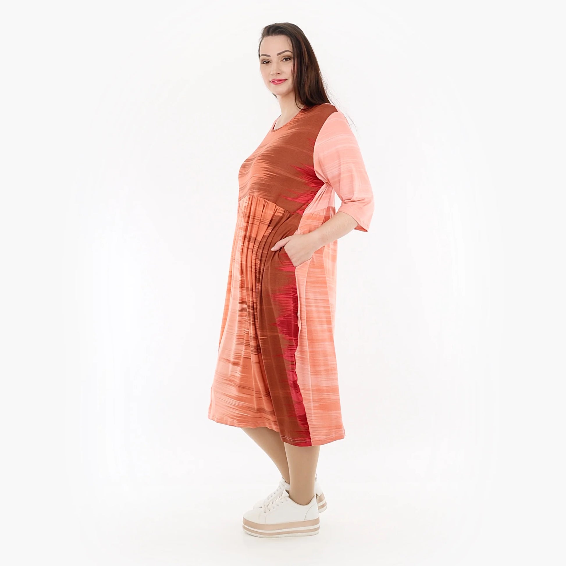  Ballonkleid in lebhaftem Batik-Design in Koralle-Orange aus leichtem Viskosemix für Komfort