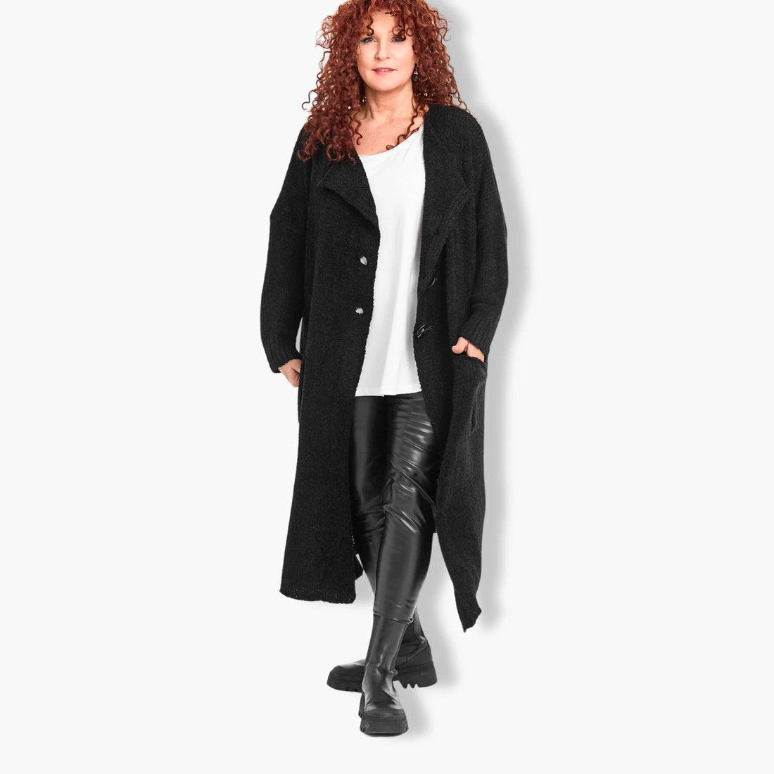  Stilvoller Oversize-Mantel aus weichem Bouclé in elegantem Schwarz für trendige Curvy-Looks