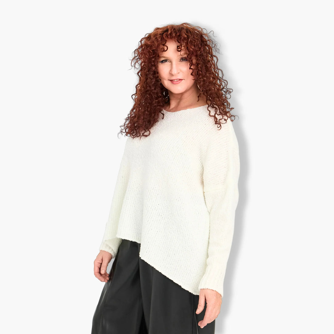  Eleganter Ecru Pullover in Bouclé-Optik mit Oversize-Schnitt für stilvolle Plus Size Mode