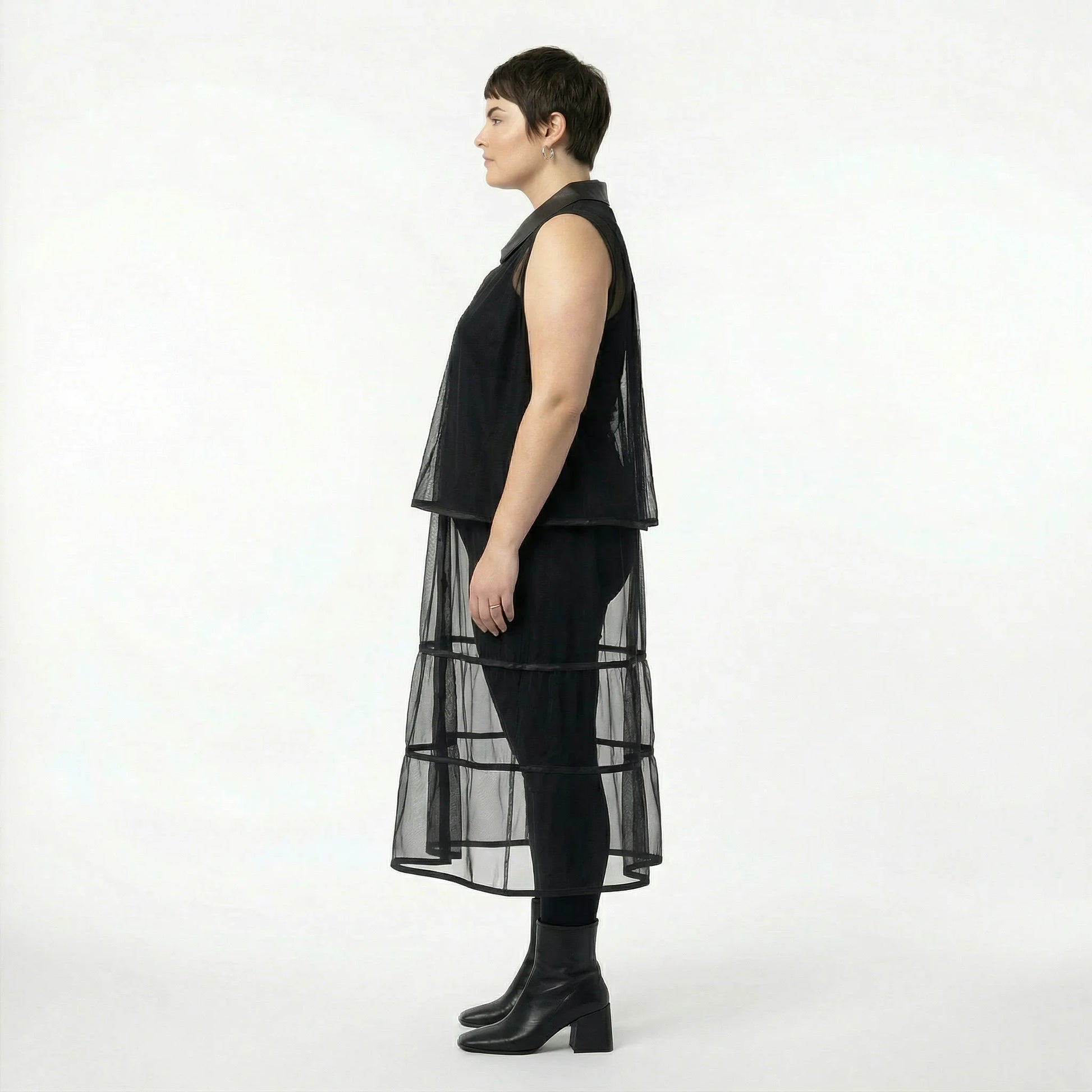  A-Form Weste von AKH Premium aus Materialmix, P1028.7120, Schwarz, Ausgefallen