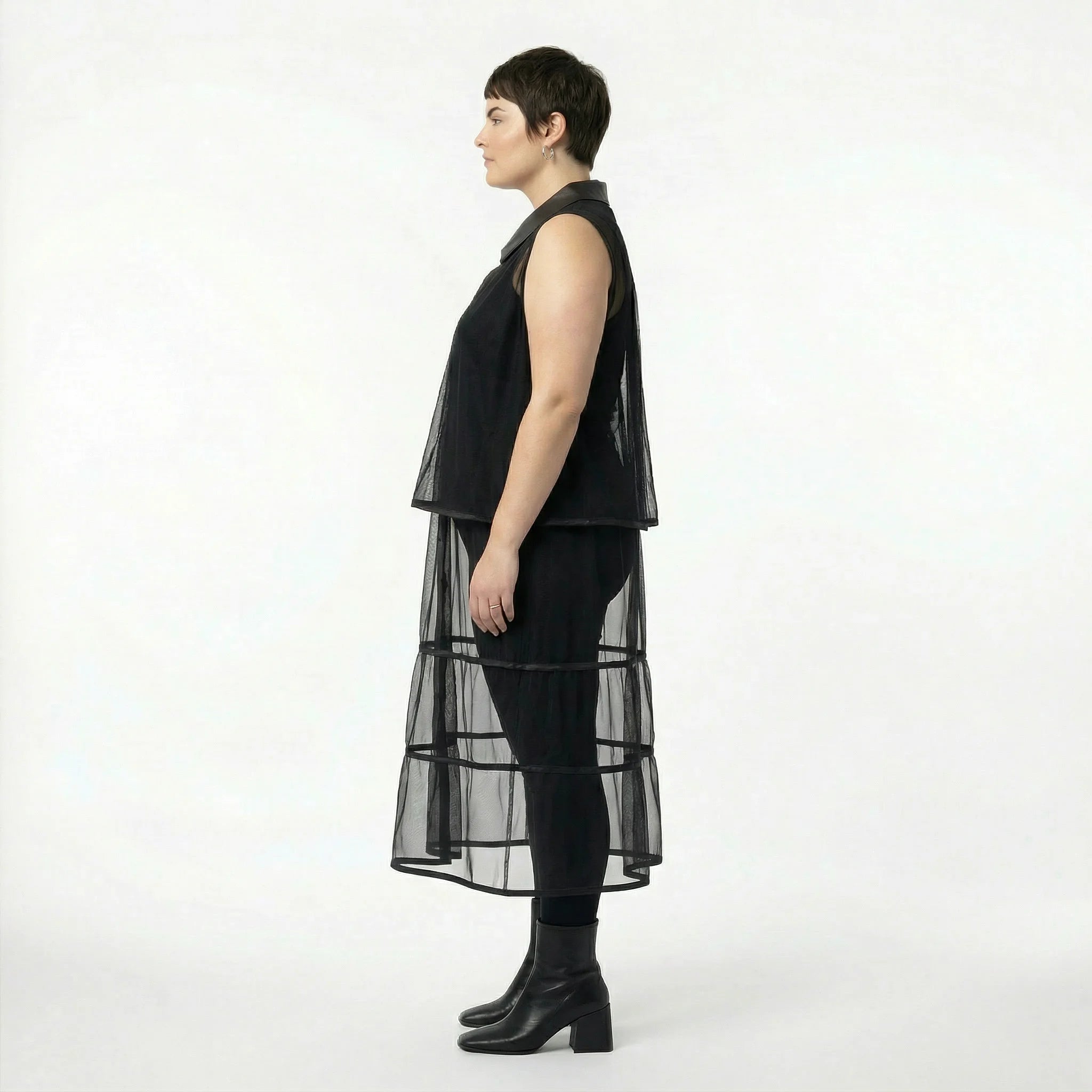  A-Form Weste von AKH Premium aus Materialmix, P1028.7120, Schwarz, Ausgefallen