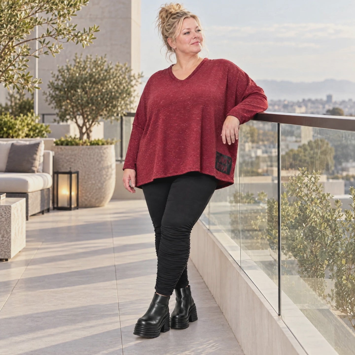 Kuscheliges Feinstrickshirt in Rot/Weiß mit V-Ausschnitt und kastiger Form für Wintertage