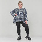 Weiches Langarmshirt aus flauschigem Feinstrick in Marineblau/Grau mit fließender A-Linie