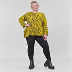 Kuscheliges Langarmshirt aus flauschigem Feinstrick in A-Linie mit Gelb/Schwarz Muster