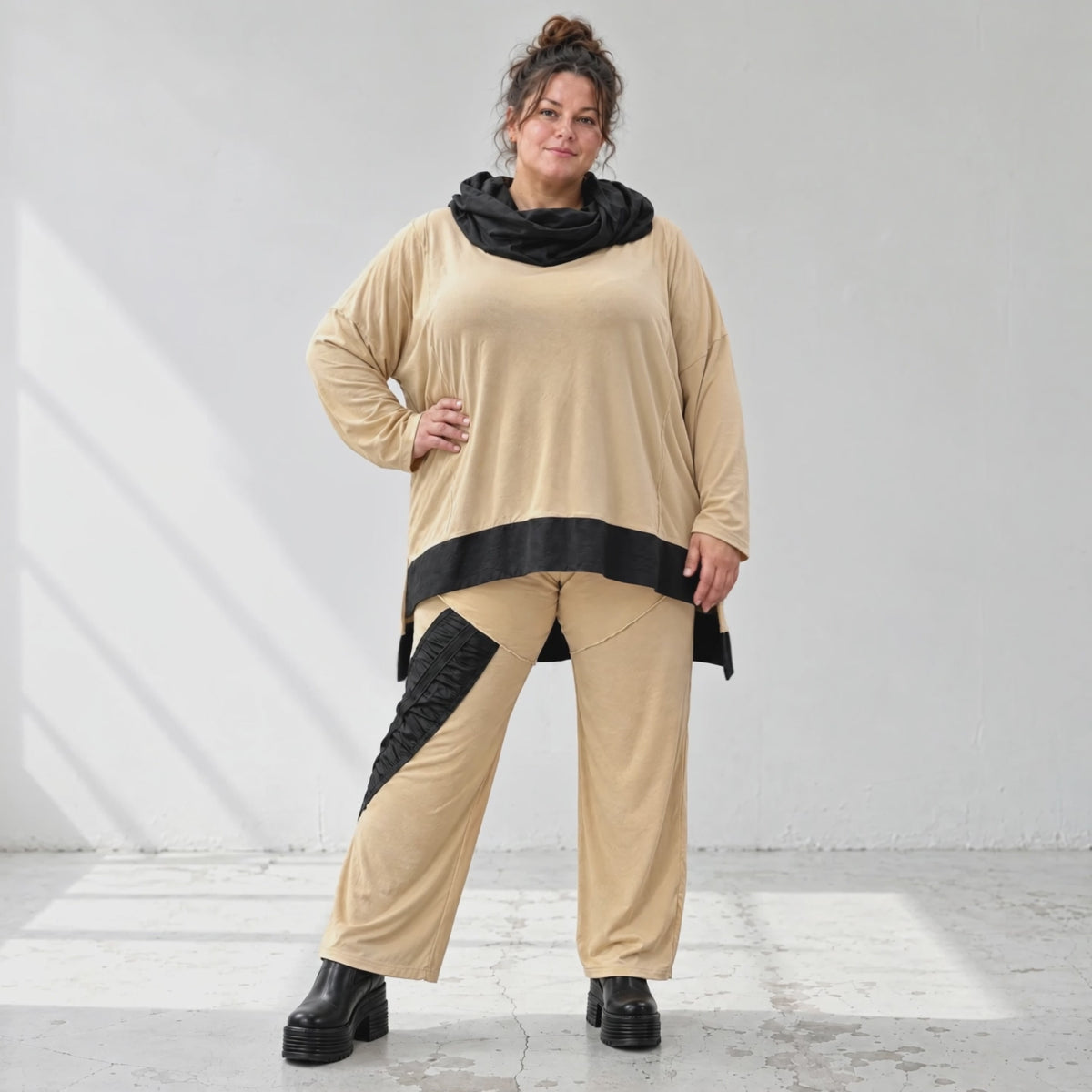 Jerseyhose mit geradem Bein und Dehnbund mit Taftdetails und dekorativer Overlocknaht