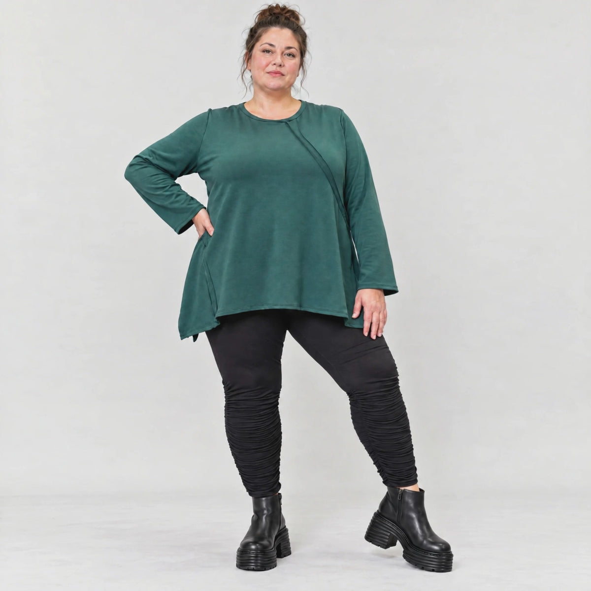 Langarmshirt in Dunkelgrün mit A-Linie und Rundhalsausschnitt aus weichem Stretchjersey