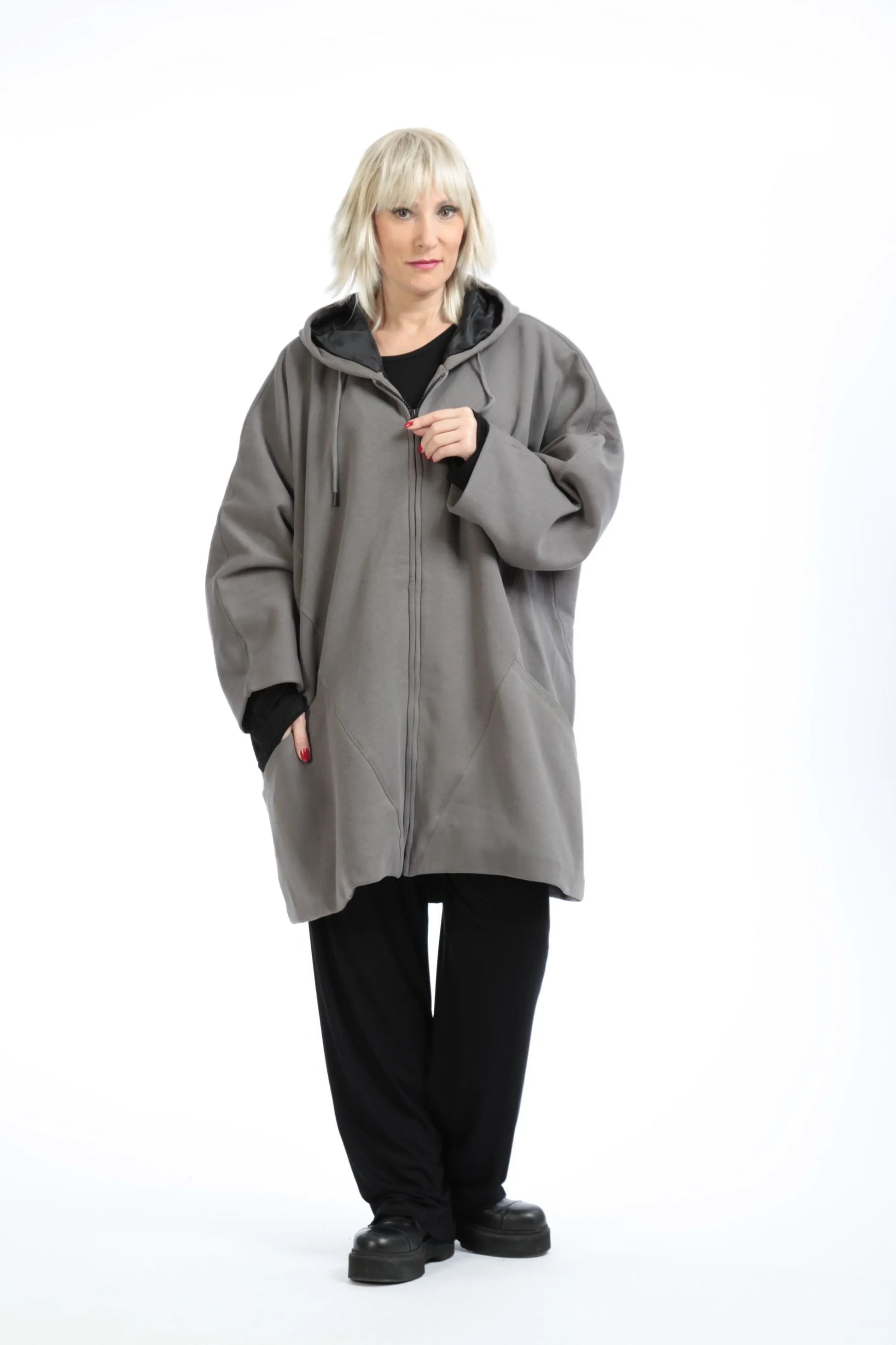  Stilvolle graue Jacke aus weichem Fleece für lässigen Lagenlook in Plus-Size Fashion