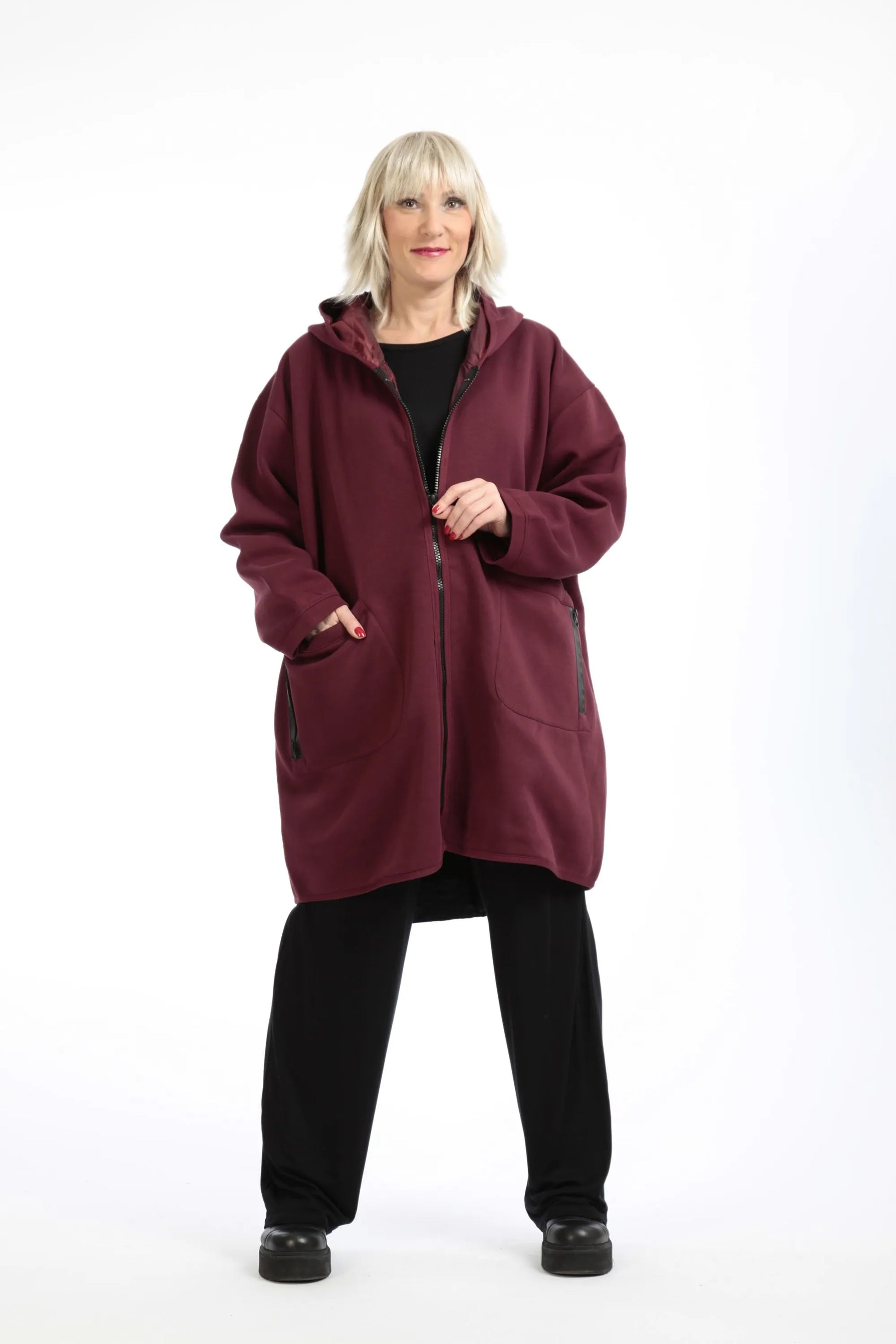  Stilvolle Fleecejacke in zeitlosem Weinrot für Plus Size mit praktischen Taschen und Reißverschluss