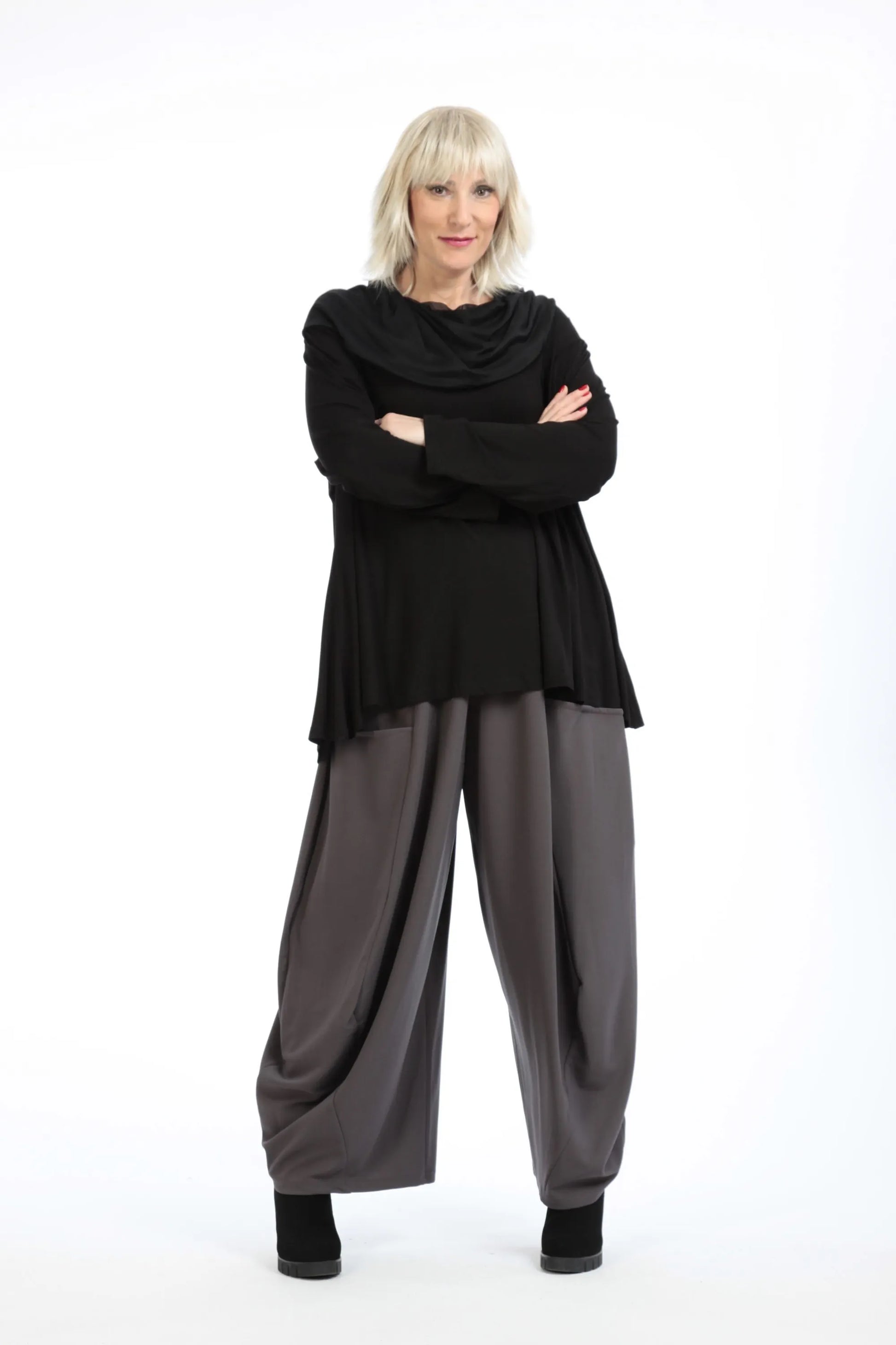  A-Form Shirt in elegantem Schwarz aus softem Jersey mit feinem Stretch und lässiger Oversize-Passform