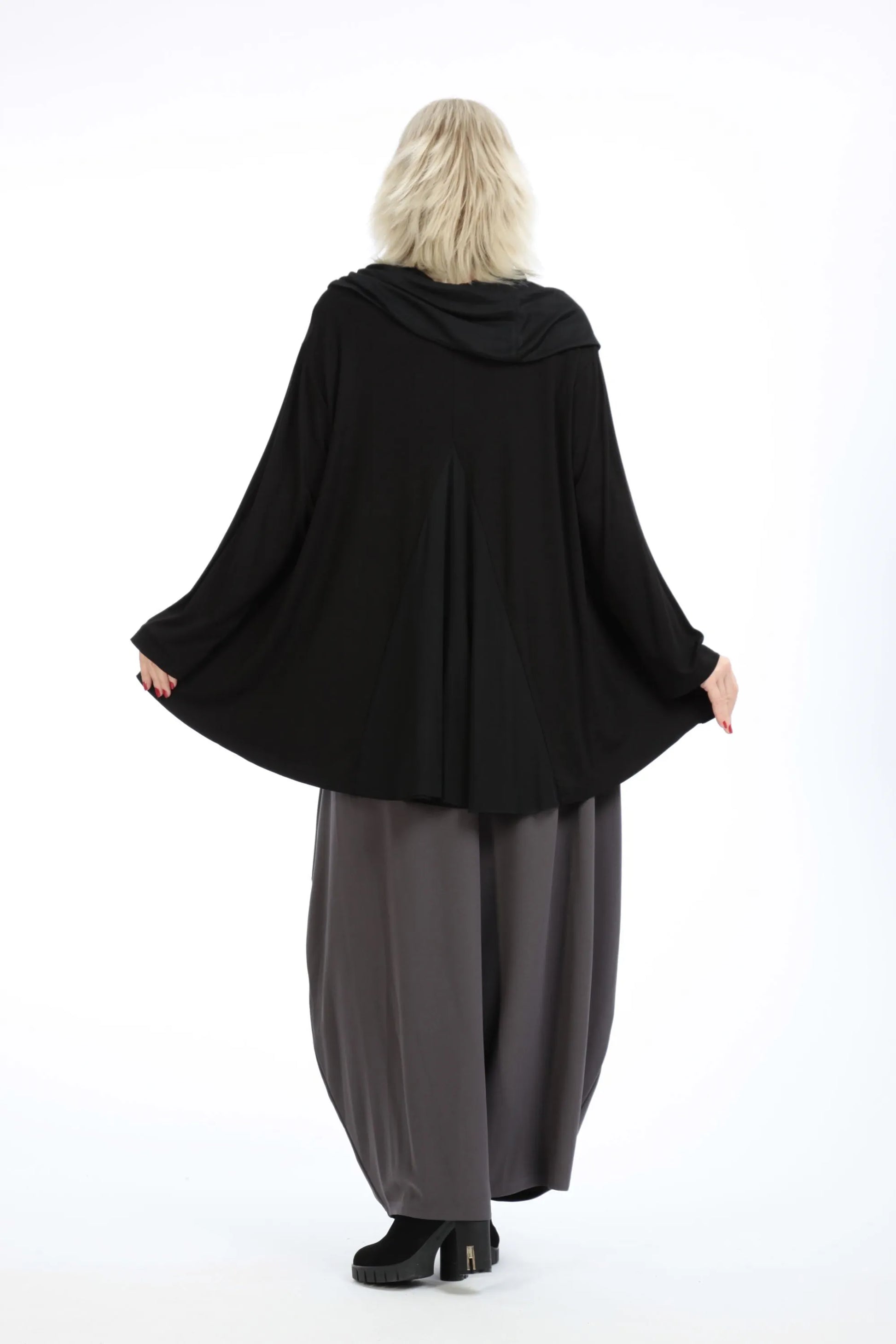  A-Form Shirt in elegantem Schwarz aus softem Jersey mit feinem Stretch und lässiger Oversize-Passform