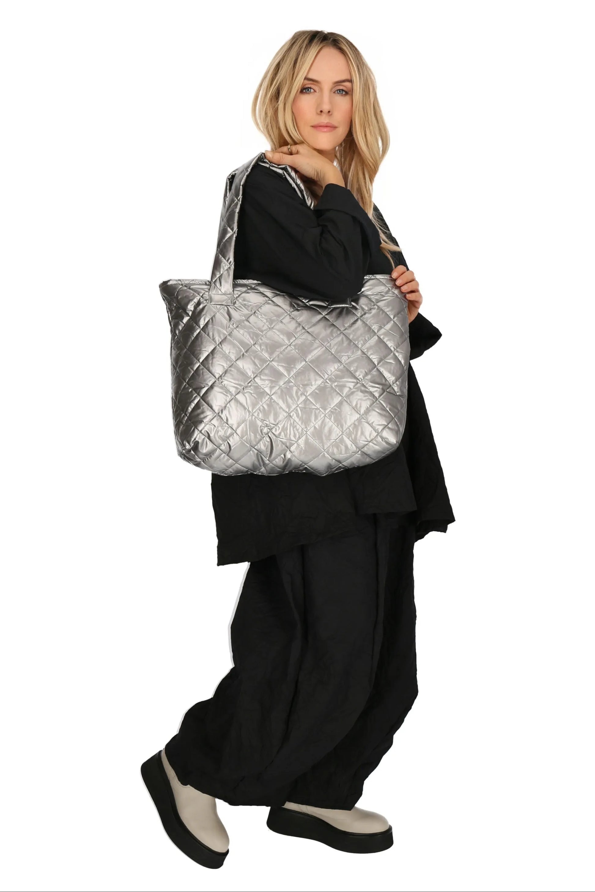  Stilvolle gesteppten Tasche in Silber für Herbst und Winter, ideal für Lagenlooks und Outdoor-Abenteuer