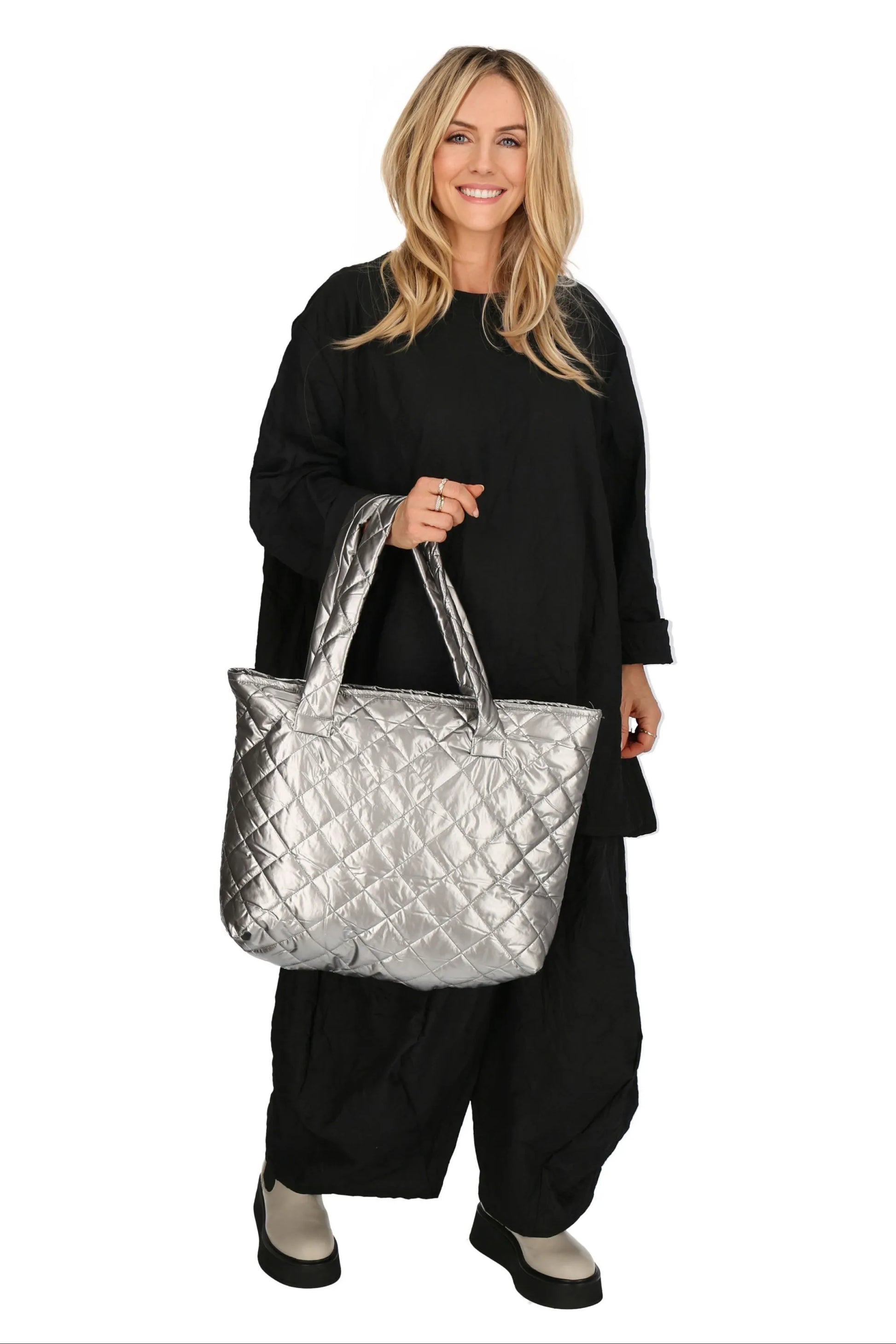  Stilvolle gesteppten Tasche in Silber für Herbst und Winter, ideal für Lagenlooks und Outdoor-Abenteuer