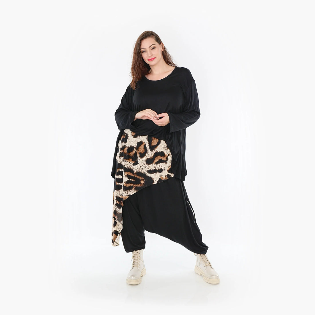  Moderne Haremshose aus weicher Viskose in elegantem Leopardenmuster für Plus Size Mode