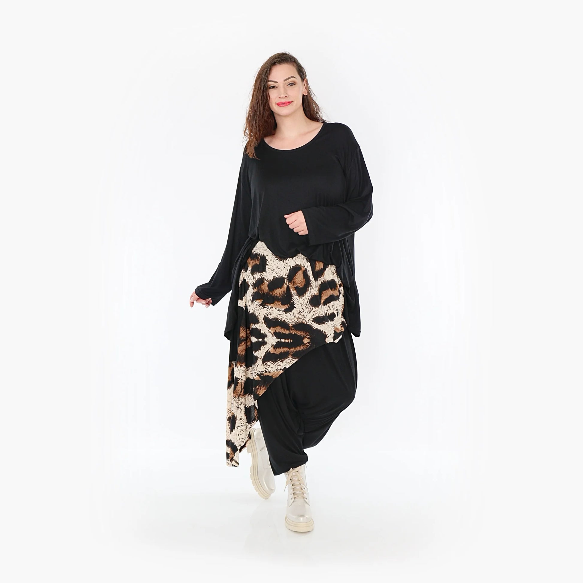  Moderne Haremshose aus weicher Viskose in elegantem Leopardenmuster für Plus Size Mode