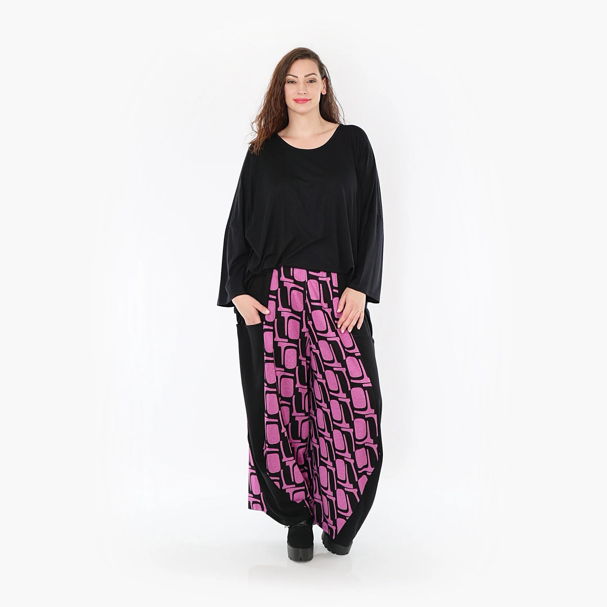  Lässige Ballonhose in auffälligem Schwarz-Fuchsia aus weichem Viskose-Romanit-Jersey für Curvy Mode