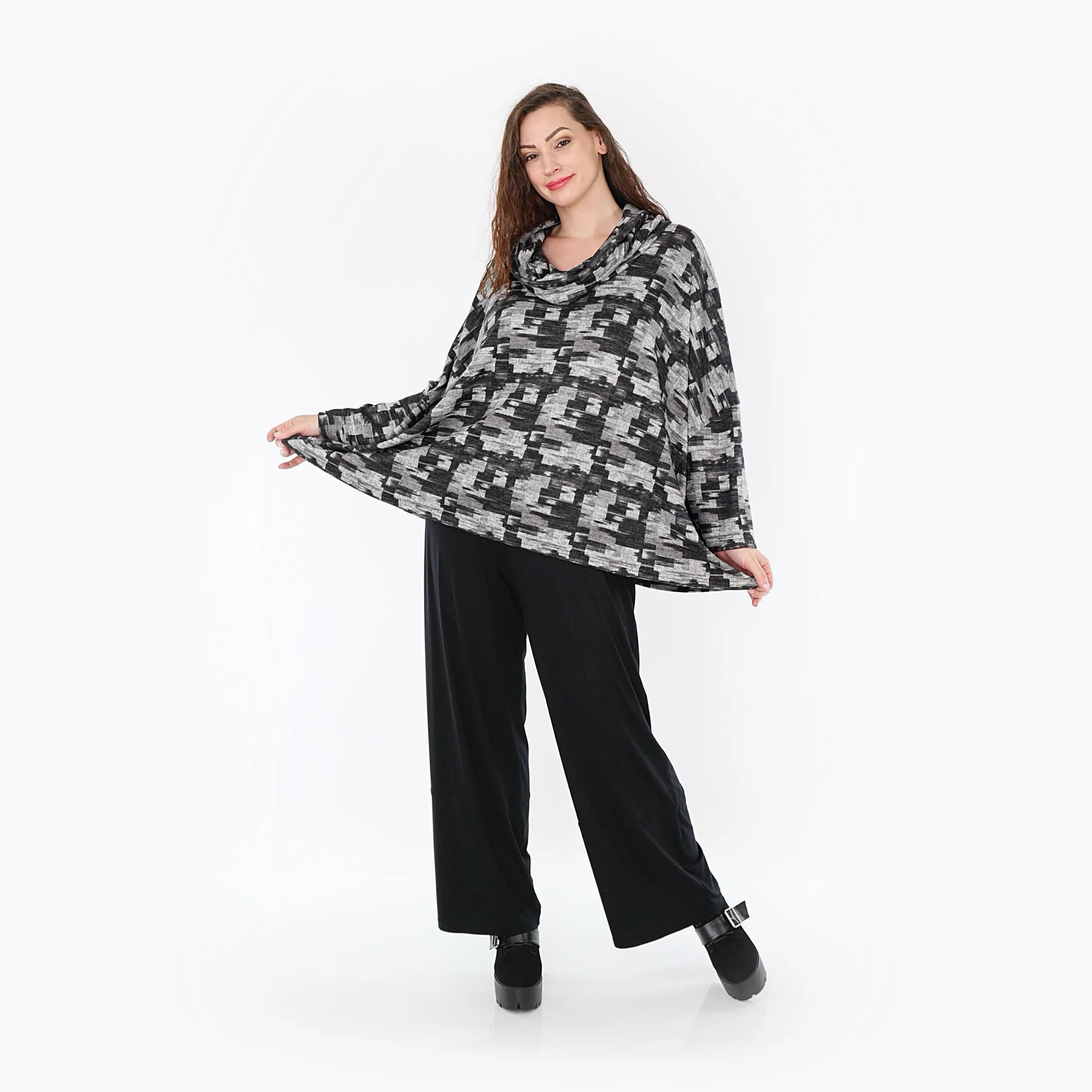  Stylisches Oversize-Shirt mit kuscheligem Feinstrick, Rollkragen und zeitlosem grauen Karomuster für Plus Size