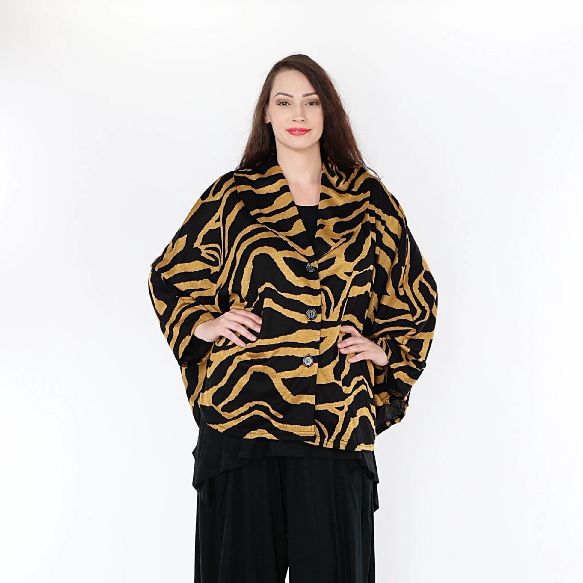  Stilvolles Poncho Cape in lebhaftem Gelb-Schwarz mit Zebrastreifen für den Lagenlook