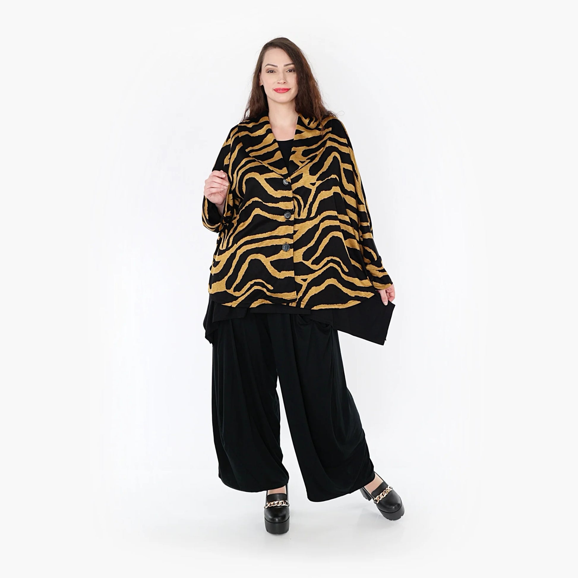  Stilvolles Poncho Cape in lebhaftem Gelb-Schwarz mit Zebrastreifen für den Lagenlook