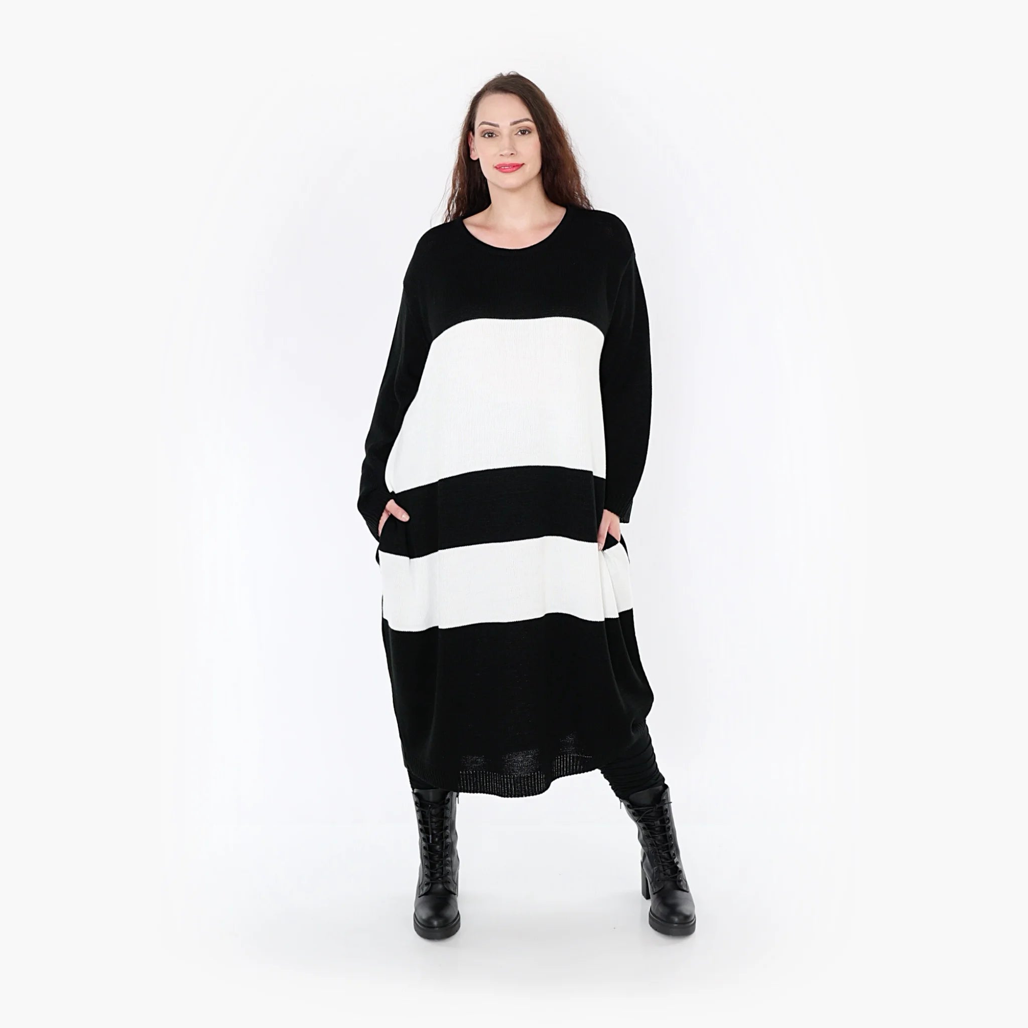  Modisches Ballonkleid mit zeitloser Blockstreifen-Optik in Schwarz-Weiß für Plus Size